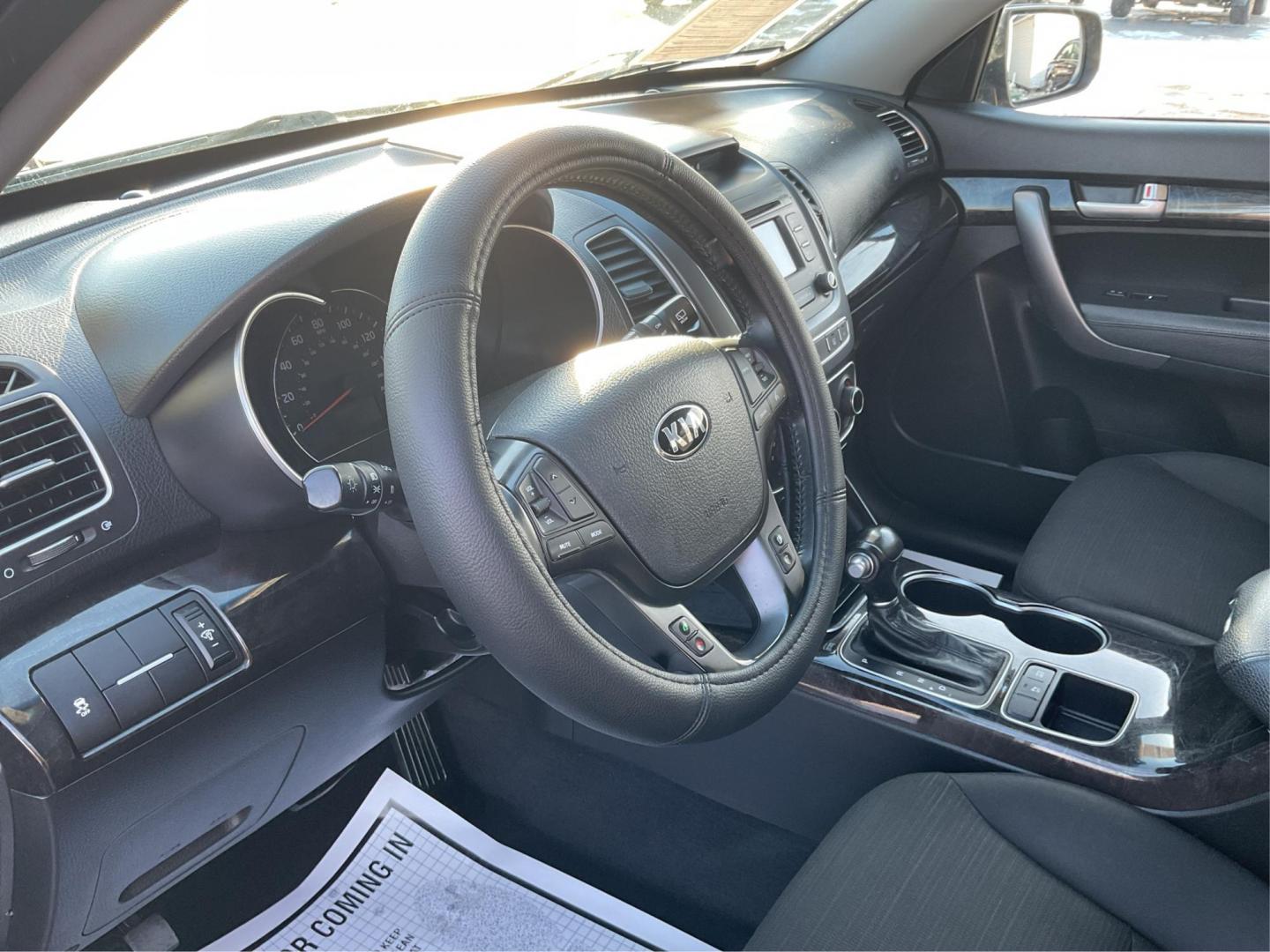 2014 Kia Sorento LX 2WD (5XYKT3A63EG) with an 2.4L L4 DOHC 16V engine, 6-Speed Automatic transmission, located at 1951 S Dayton Lakeview Rd., New Carlisle, OH, 45344, (937) 908-9800, 39.890999, -84.050255 - 2014 Kia Sorento LX 2WD - Photo#8