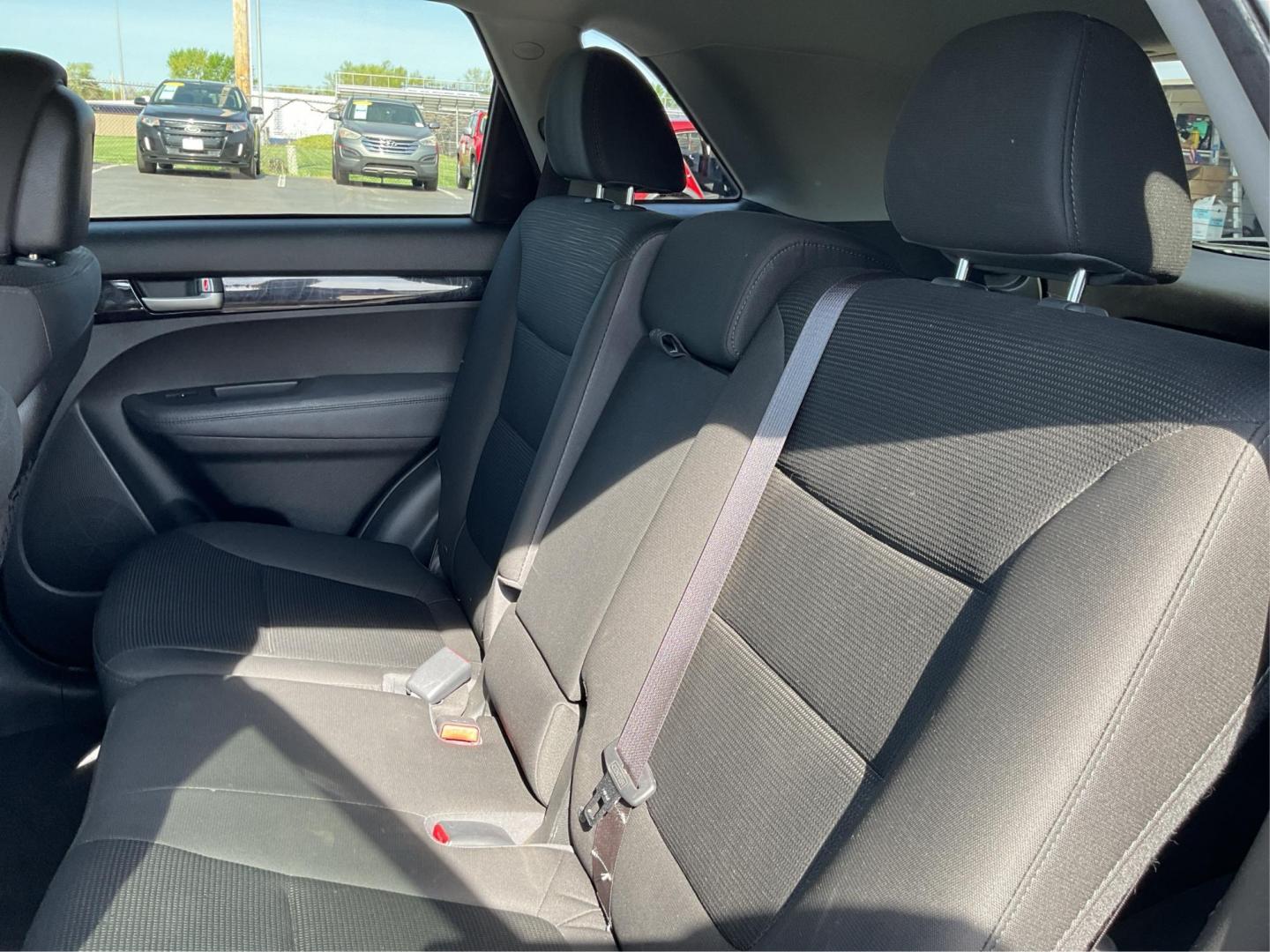 2014 Kia Sorento LX (5XYKT3A69EG) with an 2.4L I-4 gasoline direct injection engine, located at 1951 S Dayton Lakeview Rd., New Carlisle, OH, 45344, (937) 908-9800, 39.890999, -84.050255 - 2014 Kia Sorento LX - Photo#9