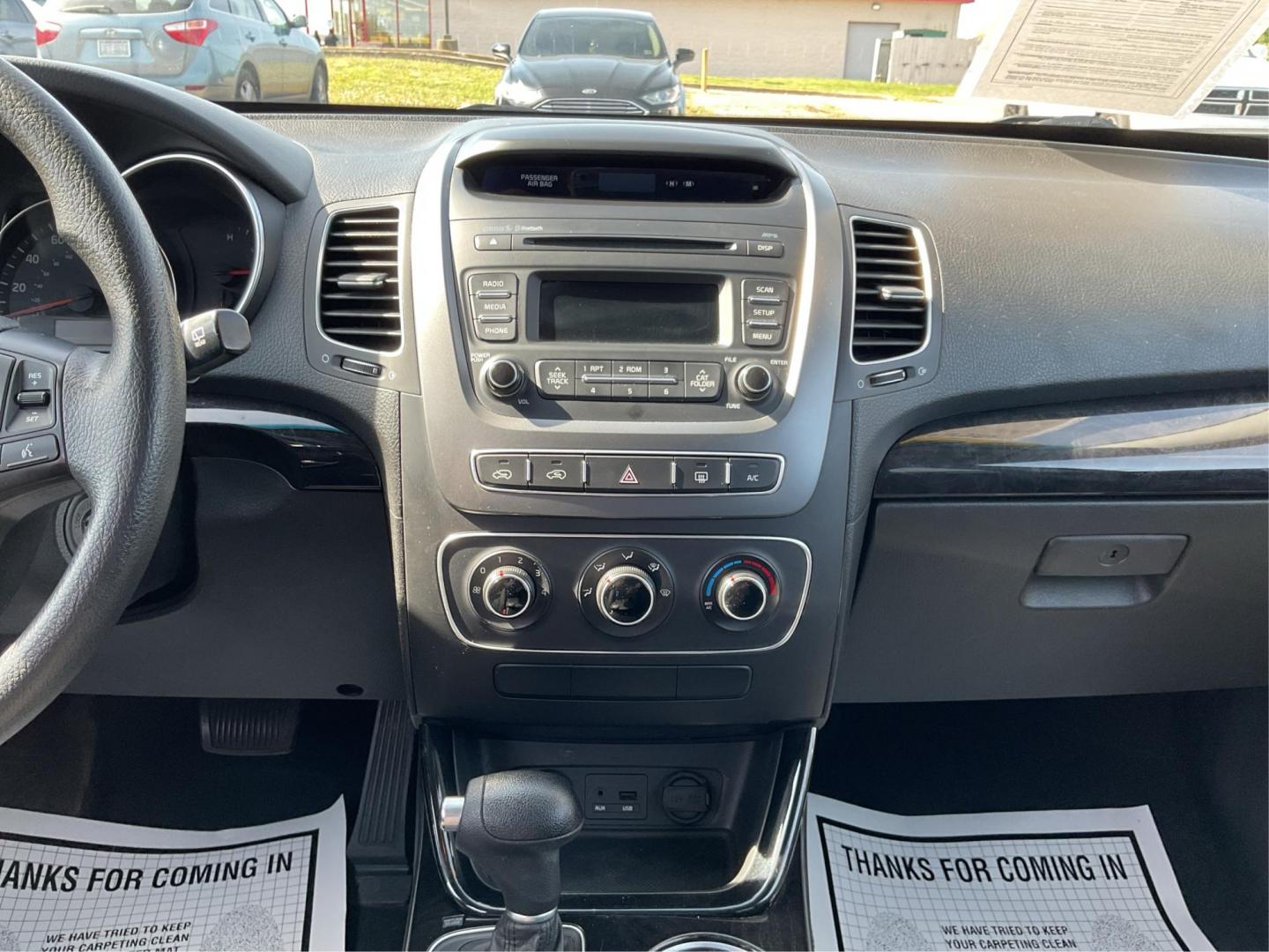 2014 Kia Sorento LX (5XYKT3A69EG) with an 2.4L I-4 gasoline direct injection engine, located at 1951 S Dayton Lakeview Rd., New Carlisle, OH, 45344, (937) 908-9800, 39.890999, -84.050255 - 2014 Kia Sorento LX - Photo#12