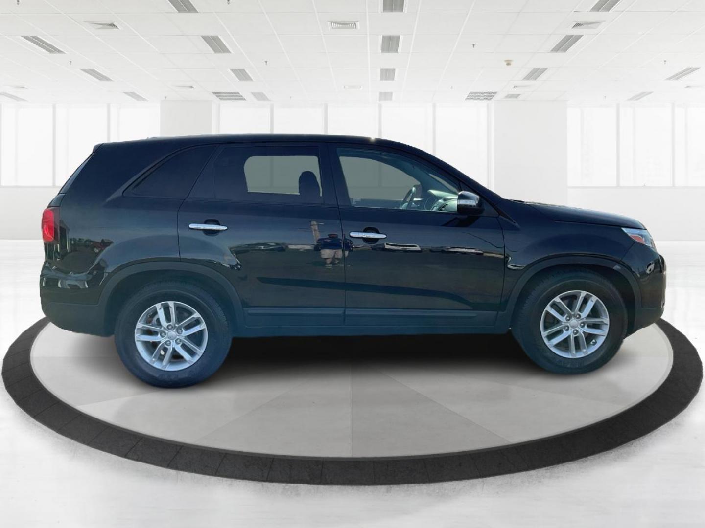 2014 Kia Sorento LX (5XYKT3A69EG) with an 2.4L I-4 gasoline direct injection engine, located at 1951 S Dayton Lakeview Rd., New Carlisle, OH, 45344, (937) 908-9800, 39.890999, -84.050255 - 2014 Kia Sorento LX - Photo#1