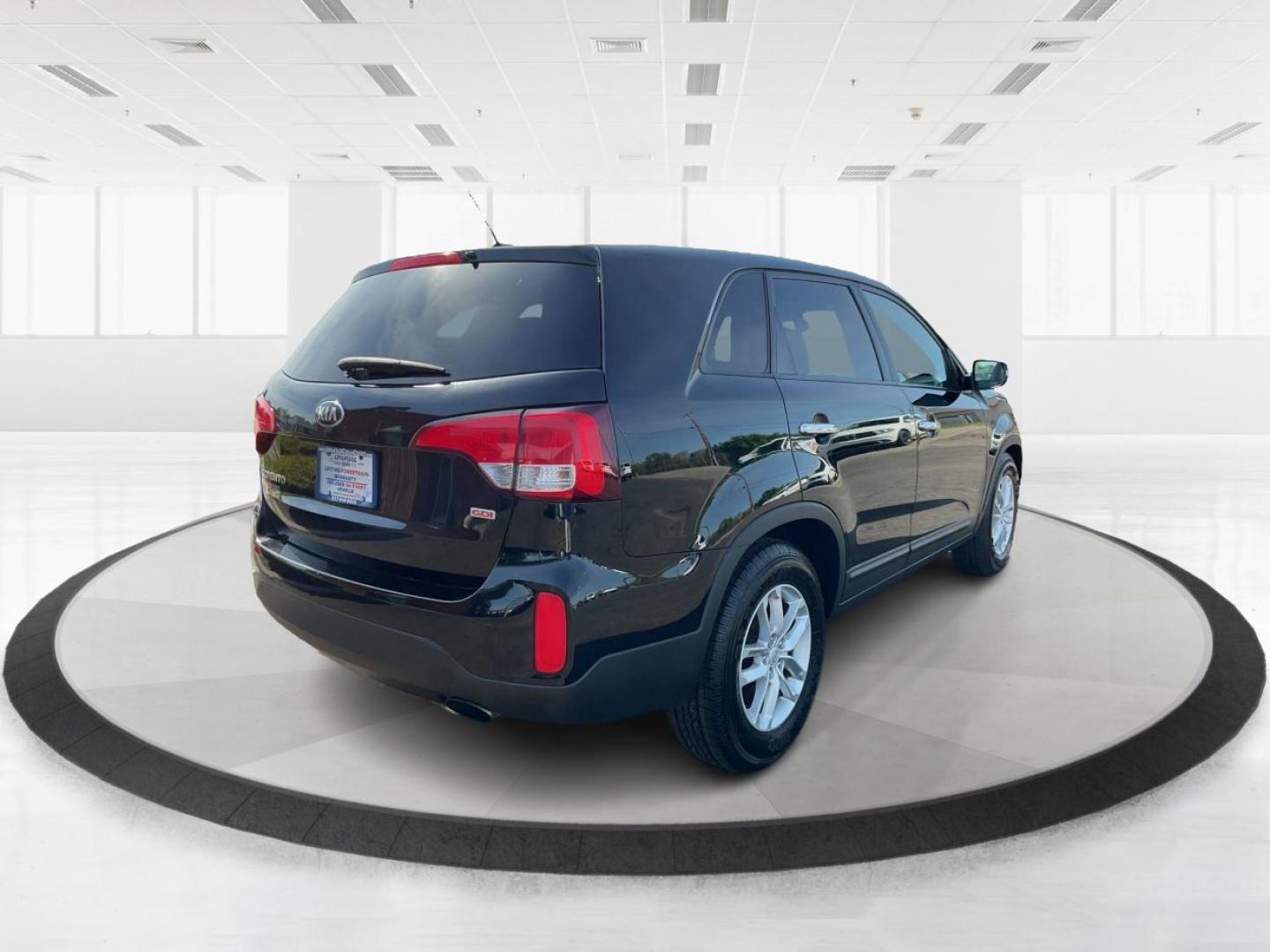 2014 Kia Sorento LX (5XYKT3A69EG) with an 2.4L I-4 gasoline direct injection engine, located at 1951 S Dayton Lakeview Rd., New Carlisle, OH, 45344, (937) 908-9800, 39.890999, -84.050255 - 2014 Kia Sorento LX - Photo#2