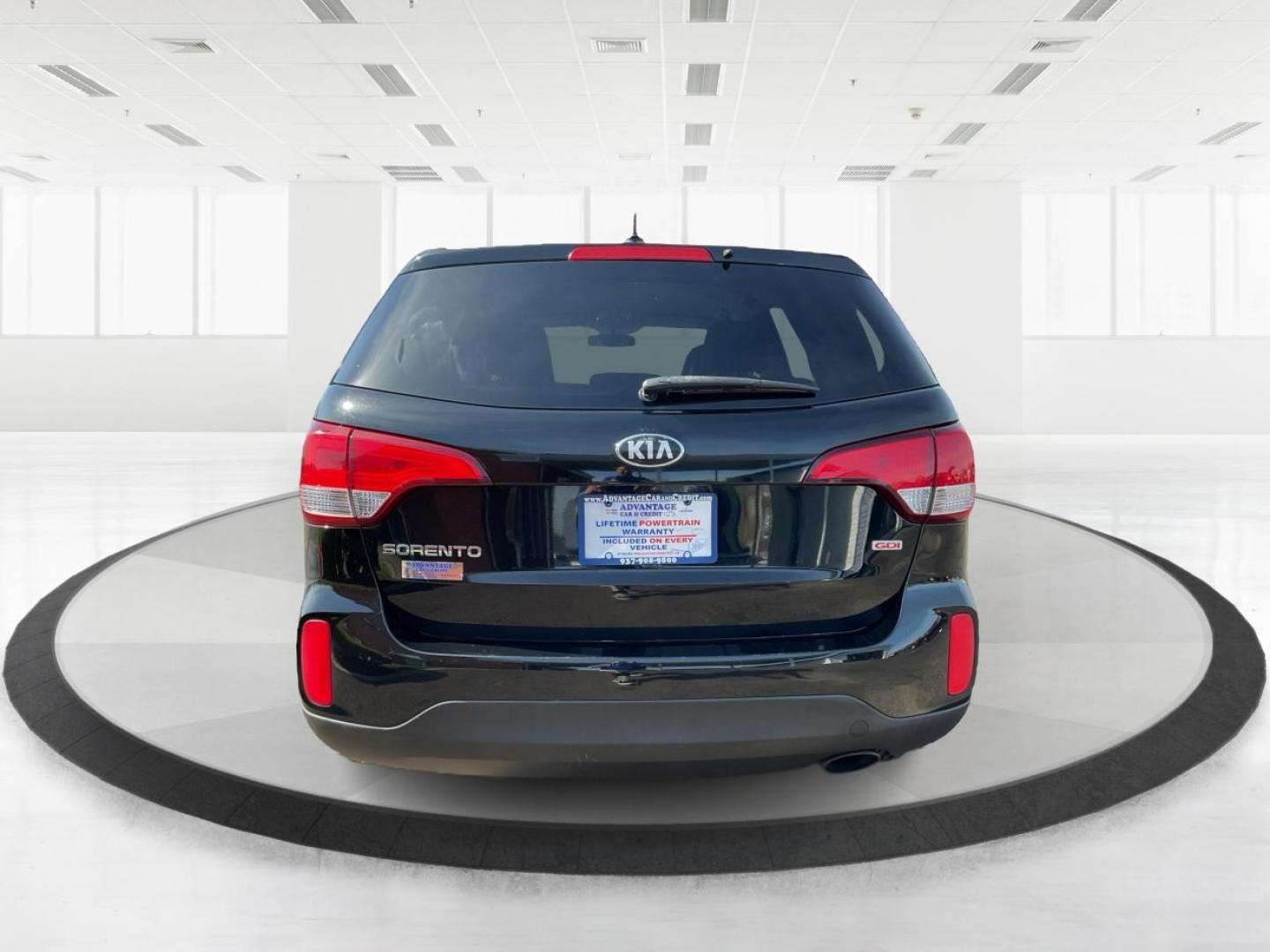 2014 Kia Sorento LX (5XYKT3A69EG) with an 2.4L I-4 gasoline direct injection engine, located at 1951 S Dayton Lakeview Rd., New Carlisle, OH, 45344, (937) 908-9800, 39.890999, -84.050255 - 2014 Kia Sorento LX - Photo#3