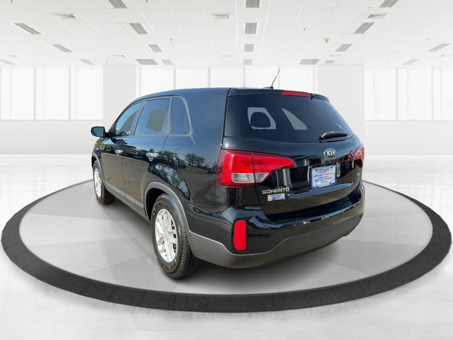 2014 Kia Sorento LX (5XYKT3A69EG) with an 2.4L I-4 gasoline direct injection engine, located at 1951 S Dayton Lakeview Rd., New Carlisle, OH, 45344, (937) 908-9800, 39.890999, -84.050255 - 2014 Kia Sorento LX - Photo#4