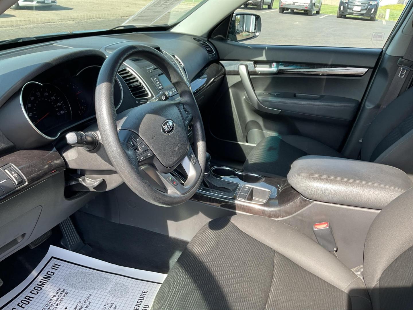 2014 Kia Sorento LX (5XYKT3A69EG) with an 2.4L I-4 gasoline direct injection engine, located at 1951 S Dayton Lakeview Rd., New Carlisle, OH, 45344, (937) 908-9800, 39.890999, -84.050255 - 2014 Kia Sorento LX - Photo#8
