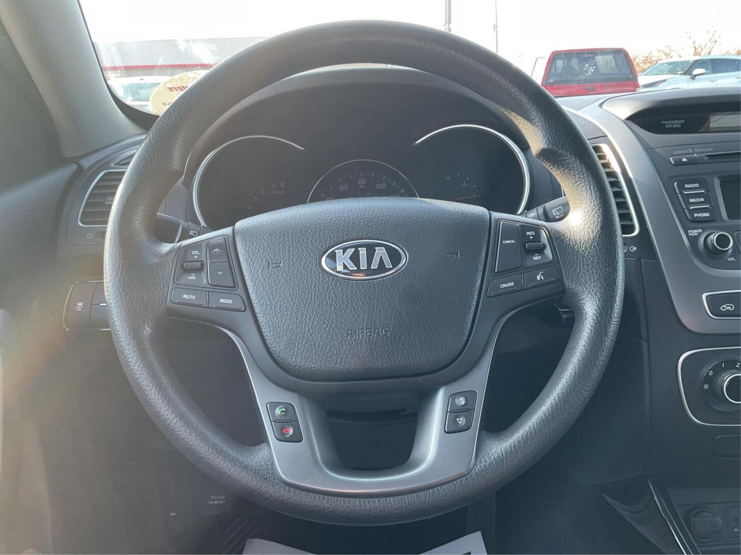 2014 Kia Sorento LX 2WD (5XYKT3A64EG) with an 2.4L L4 DOHC 16V engine, 6-Speed Automatic transmission, located at 1099 N County Rd 25A , Troy, OH, 45373, (937) 908-9800, 40.057079, -84.212883 - 2014 Kia Sorento LX 2WD - Photo#15