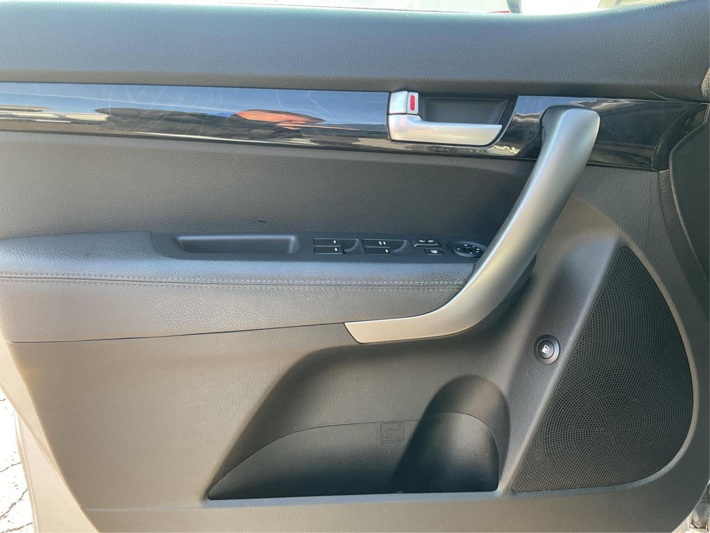 2014 Kia Sorento LX 2WD (5XYKT3A64EG) with an 2.4L L4 DOHC 16V engine, 6-Speed Automatic transmission, located at 1099 N County Rd 25A , Troy, OH, 45373, (937) 908-9800, 40.057079, -84.212883 - 2014 Kia Sorento LX 2WD - Photo#17