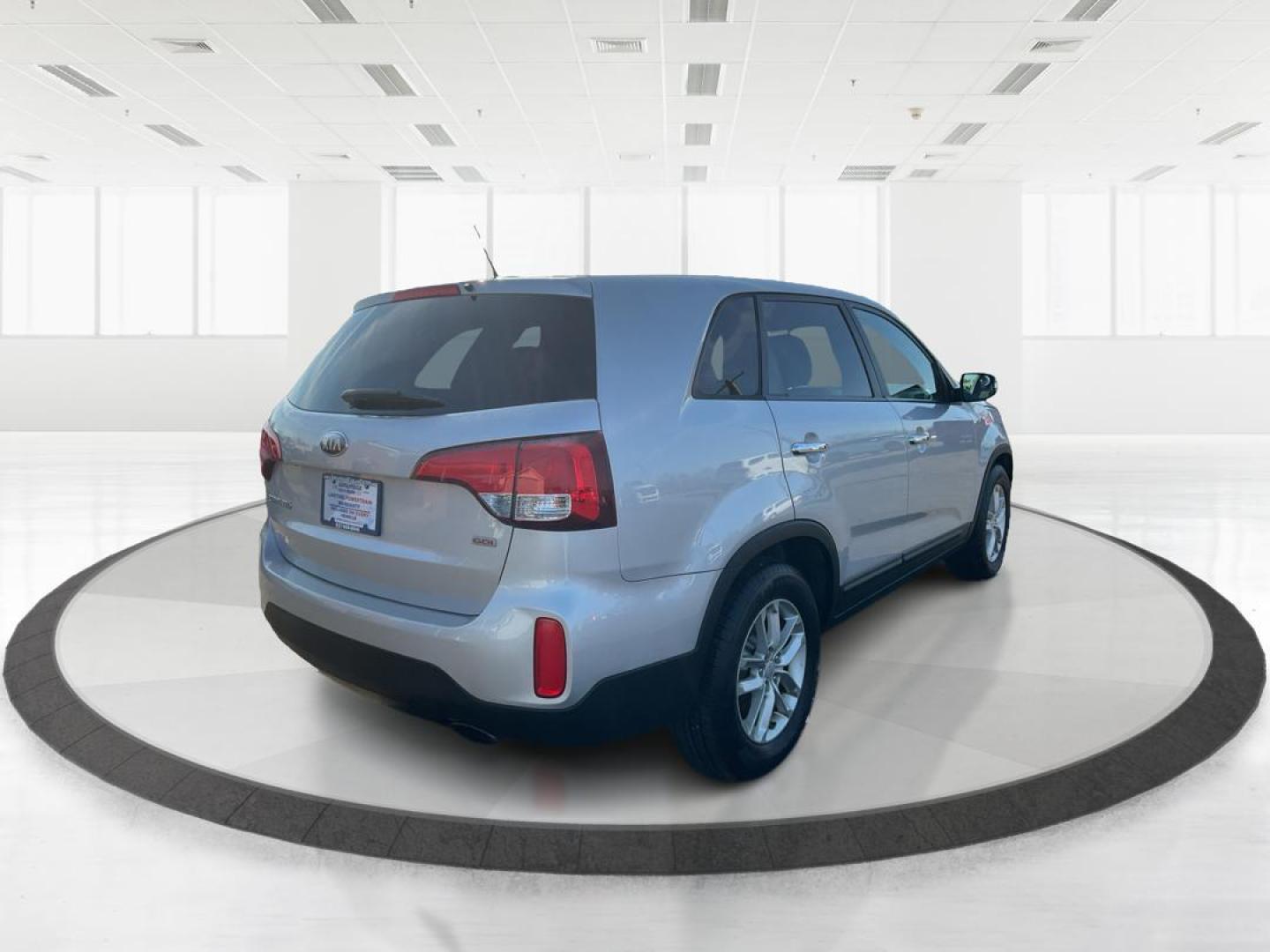 2014 Kia Sorento LX 2WD (5XYKT3A64EG) with an 2.4L L4 DOHC 16V engine, 6-Speed Automatic transmission, located at 1099 N County Rd 25A , Troy, OH, 45373, (937) 908-9800, 40.057079, -84.212883 - 2014 Kia Sorento LX 2WD - Photo#2
