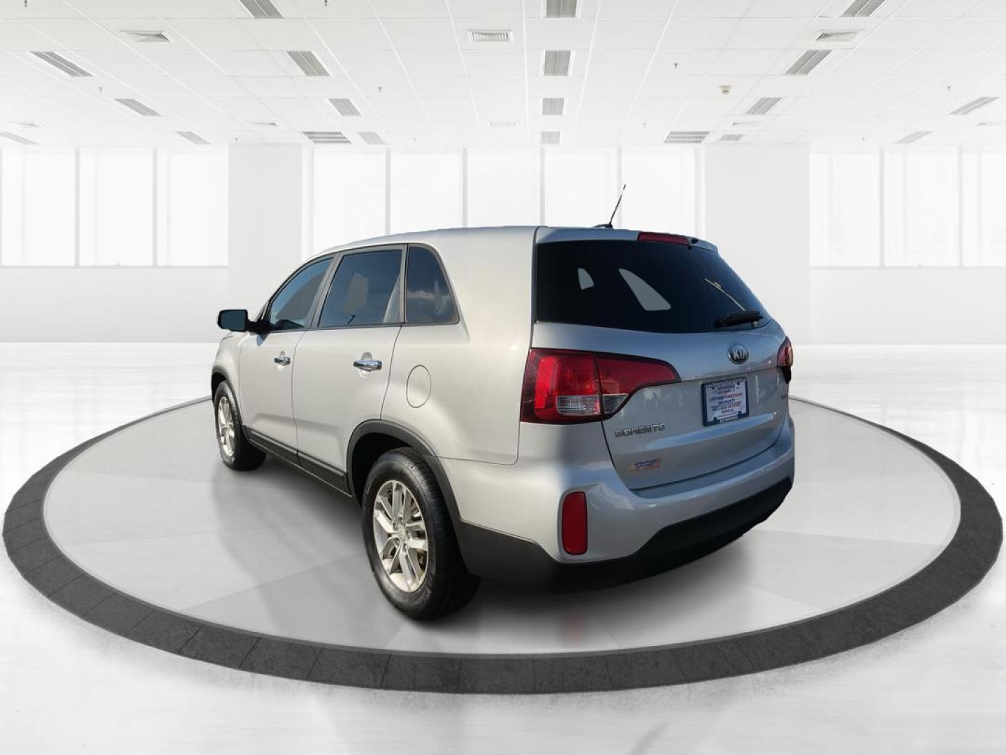 2014 Kia Sorento LX 2WD (5XYKT3A64EG) with an 2.4L L4 DOHC 16V engine, 6-Speed Automatic transmission, located at 1099 N County Rd 25A , Troy, OH, 45373, (937) 908-9800, 40.057079, -84.212883 - 2014 Kia Sorento LX 2WD - Photo#4