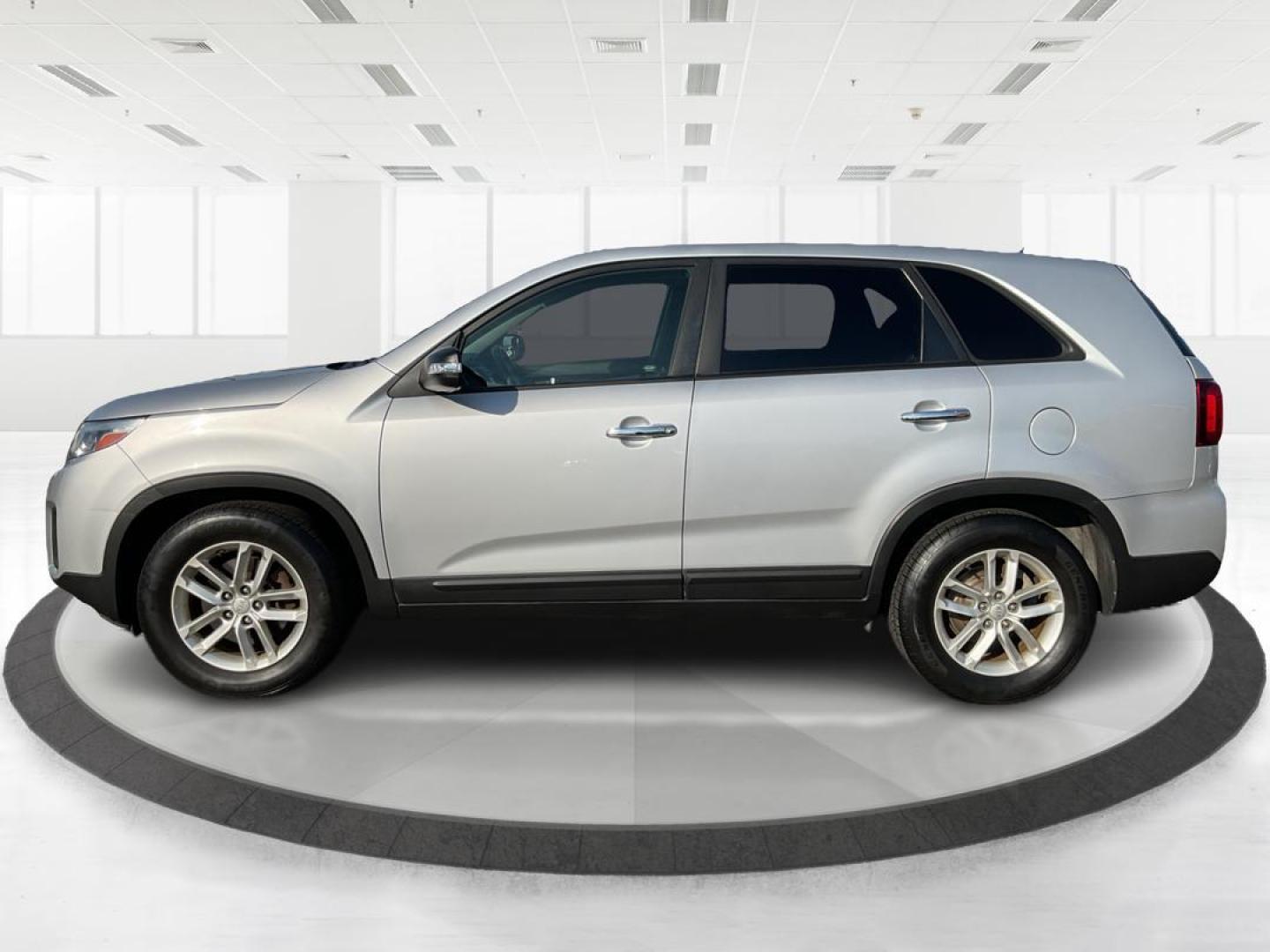 2014 Kia Sorento LX 2WD (5XYKT3A64EG) with an 2.4L L4 DOHC 16V engine, 6-Speed Automatic transmission, located at 1099 N County Rd 25A , Troy, OH, 45373, (937) 908-9800, 40.057079, -84.212883 - 2014 Kia Sorento LX 2WD - Photo#5