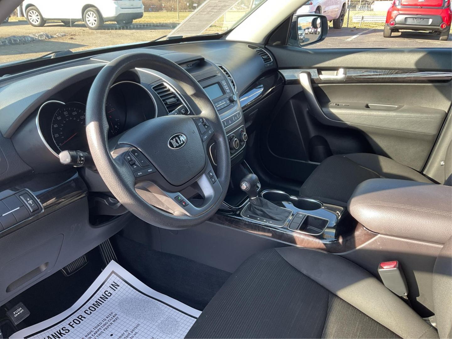 2014 Kia Sorento LX 2WD (5XYKT3A64EG) with an 2.4L L4 DOHC 16V engine, 6-Speed Automatic transmission, located at 1099 N County Rd 25A , Troy, OH, 45373, (937) 908-9800, 40.057079, -84.212883 - 2014 Kia Sorento LX 2WD - Photo#8