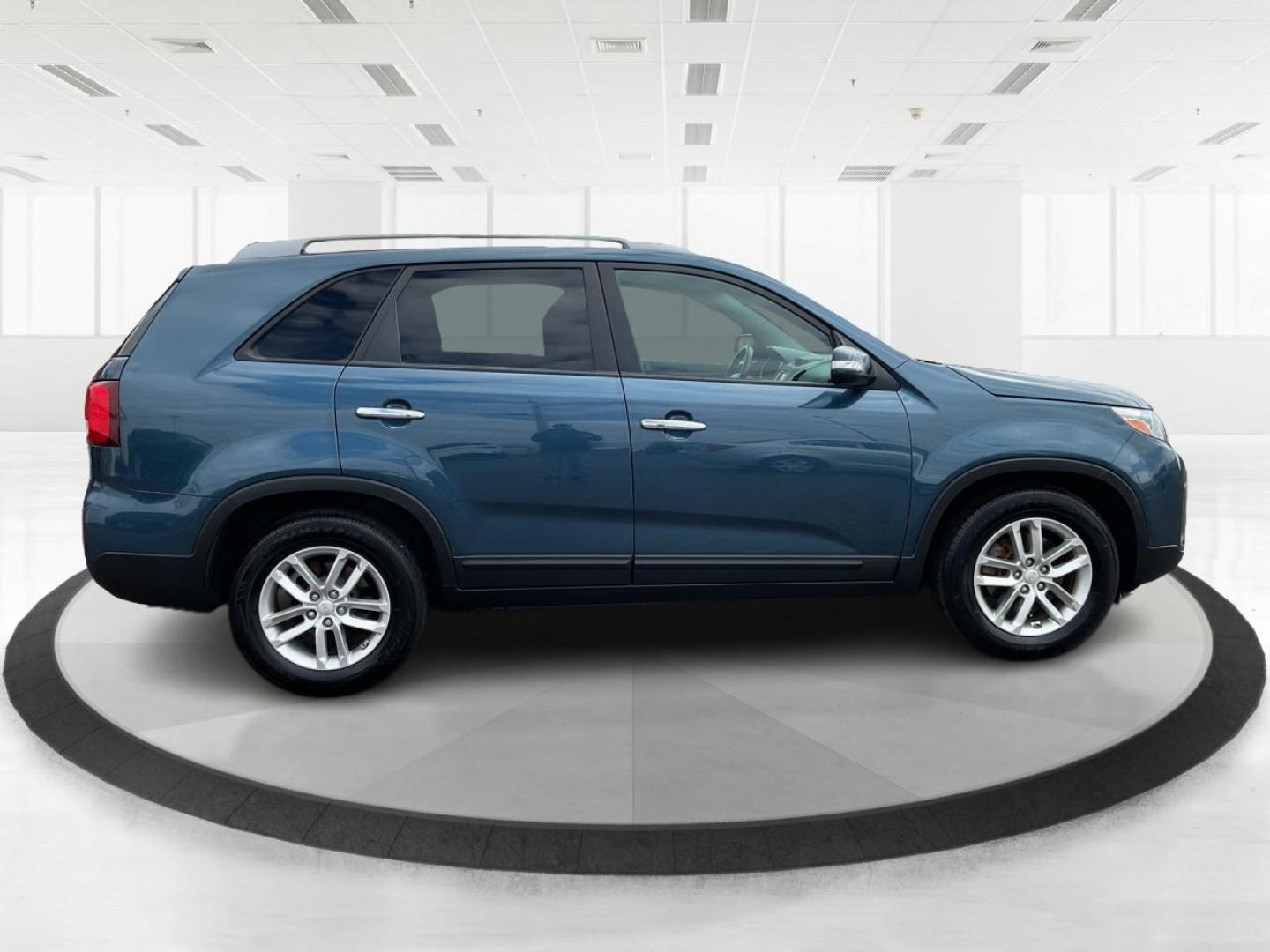 2014 Kia Sorento LX (5XYKT3A66EG) with an 2.4L I-4 gasoline direct injection engine, located at 880 E. National Road, Vandalia, OH, 45377, (937) 908-9800, 39.891918, -84.183594 - 2014 Kia Sorento LX - Photo#1