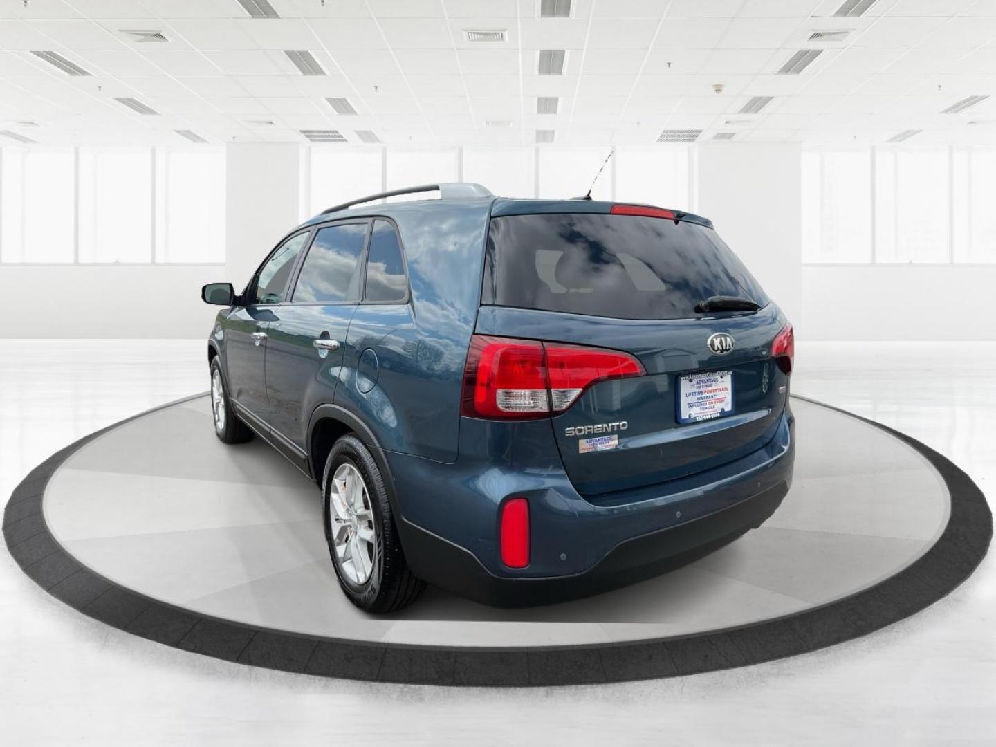 2014 Kia Sorento LX (5XYKT3A66EG) with an 2.4L I-4 gasoline direct injection engine, located at 880 E. National Road, Vandalia, OH, 45377, (937) 908-9800, 39.891918, -84.183594 - 2014 Kia Sorento LX - Photo#4