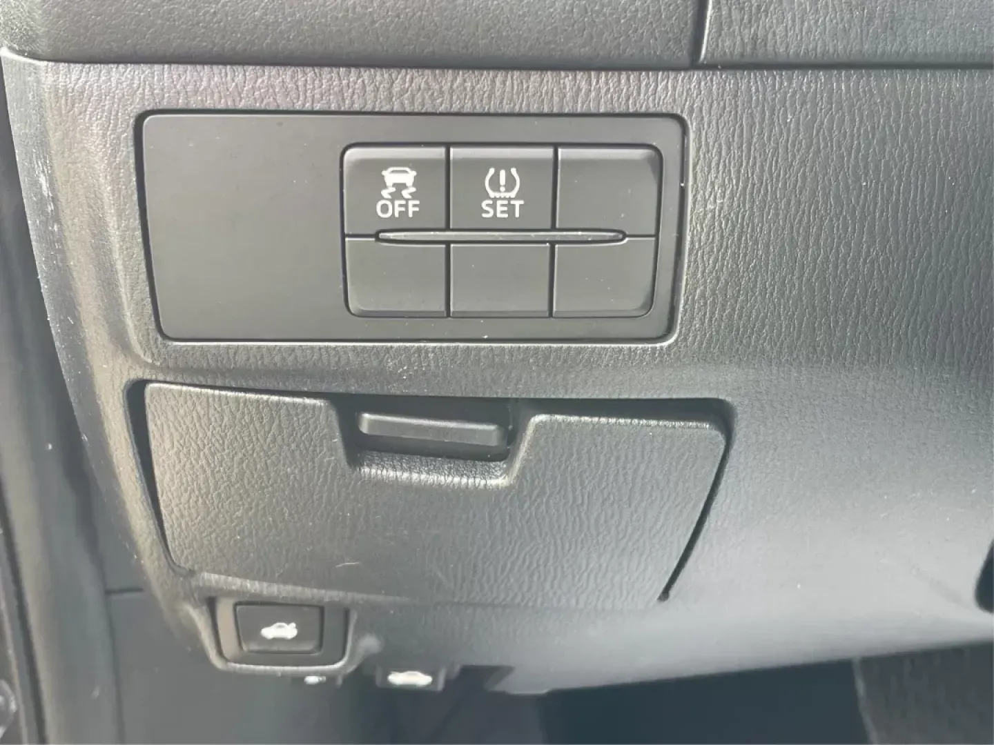 2014 Mazda Mazda6 i Sport (JM1GJ1U65E1) with an Other engine, located at 401 Woodman Dr, Riverside, OH, 45431, (937) 908-9800, 39.760899, -84.123421 - 2014 Mazda Mazda6 i Sport - Photo#15