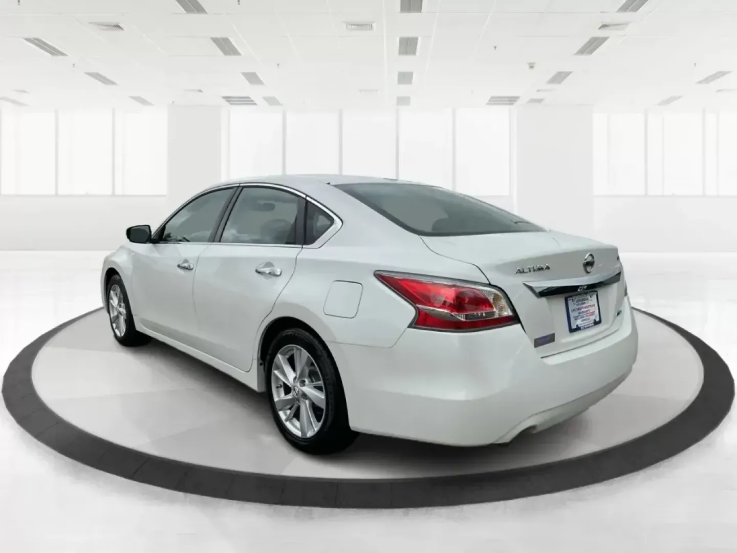 2014 Nissan Altima 2.5 SV (1N4AL3AP8EC) with an 2.5L I-4 DOHC engine, located at 880 E. National Road, Vandalia, OH, 45377, (937) 908-9800, 39.891918, -84.183594 - 2014 Nissan Altima 2.5 SV - Photo#4