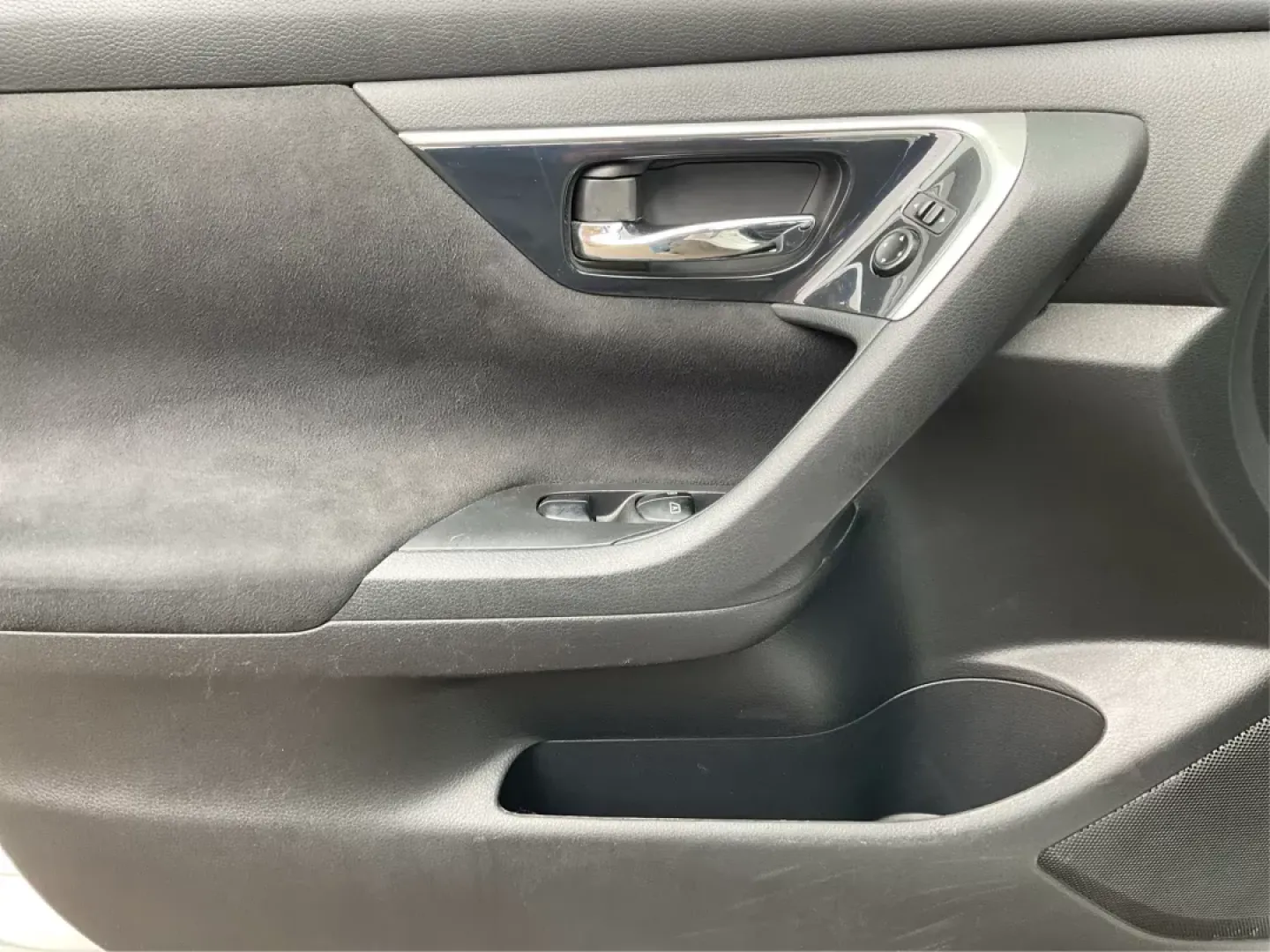 2014 Nissan Altima 2.5 SV (1N4AL3AP8EC) with an 2.5L I-4 DOHC engine, located at 880 E. National Road, Vandalia, OH, 45377, (937) 908-9800, 39.891918, -84.183594 - 2014 Nissan Altima 2.5 SV - Photo#17
