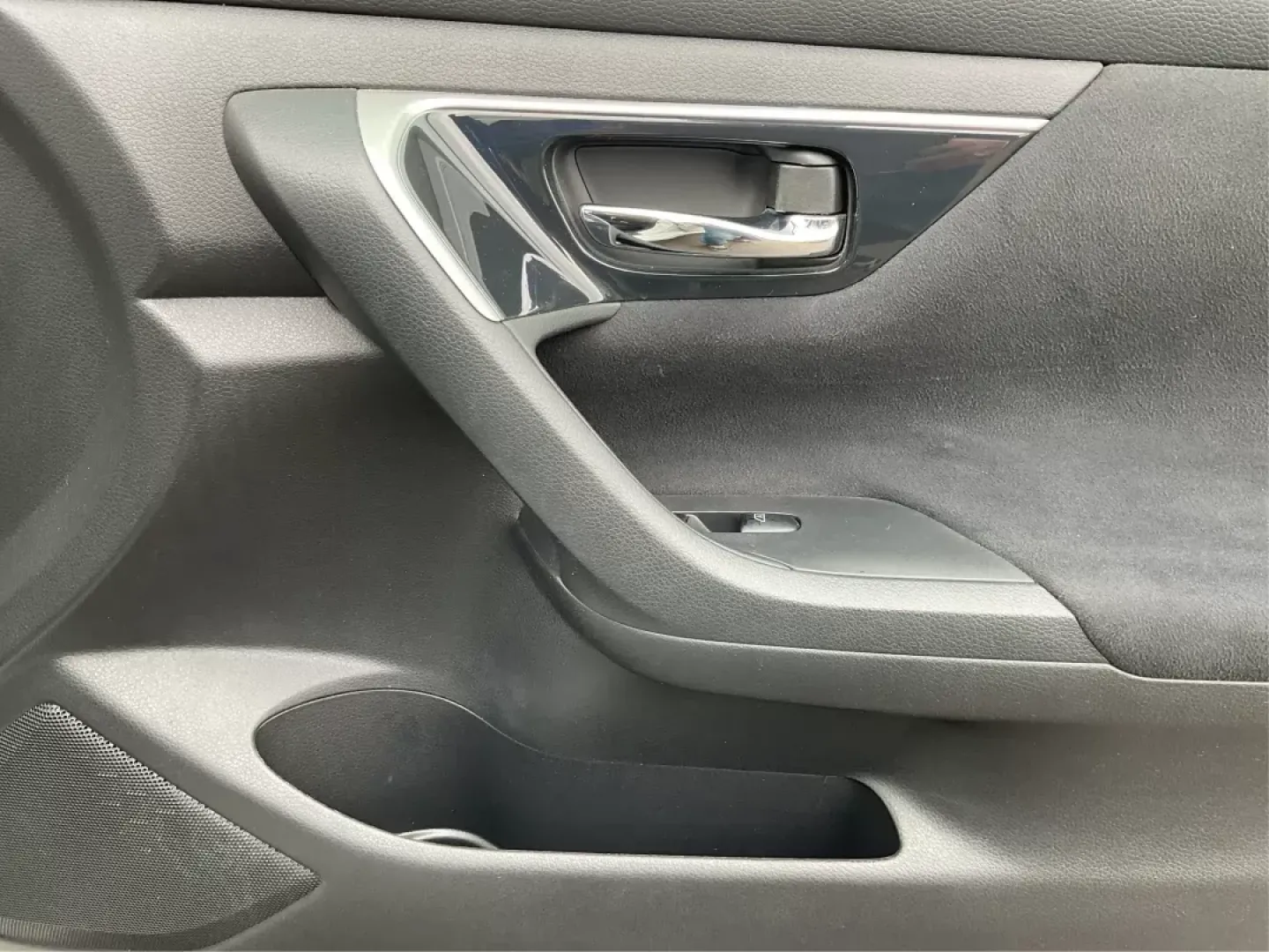 2014 Nissan Altima 2.5 SV (1N4AL3AP8EC) with an 2.5L I-4 DOHC engine, located at 880 E. National Road, Vandalia, OH, 45377, (937) 908-9800, 39.891918, -84.183594 - 2014 Nissan Altima 2.5 SV - Photo#18