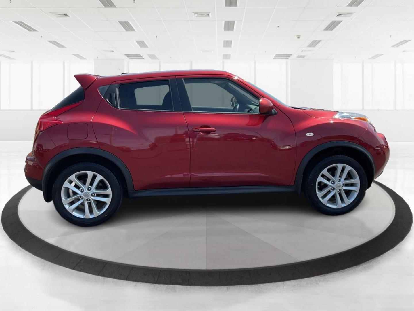 2014 Nissan Juke SL (JN8AF5MV3ET) with an 1.6L I-4 gasoline direct injection engine, located at 1184 Kauffman Ave, Fairborn, OH, 45324, (937) 908-9800, 39.807072, -84.030914 - 2014 Nissan Juke SL - Photo#1