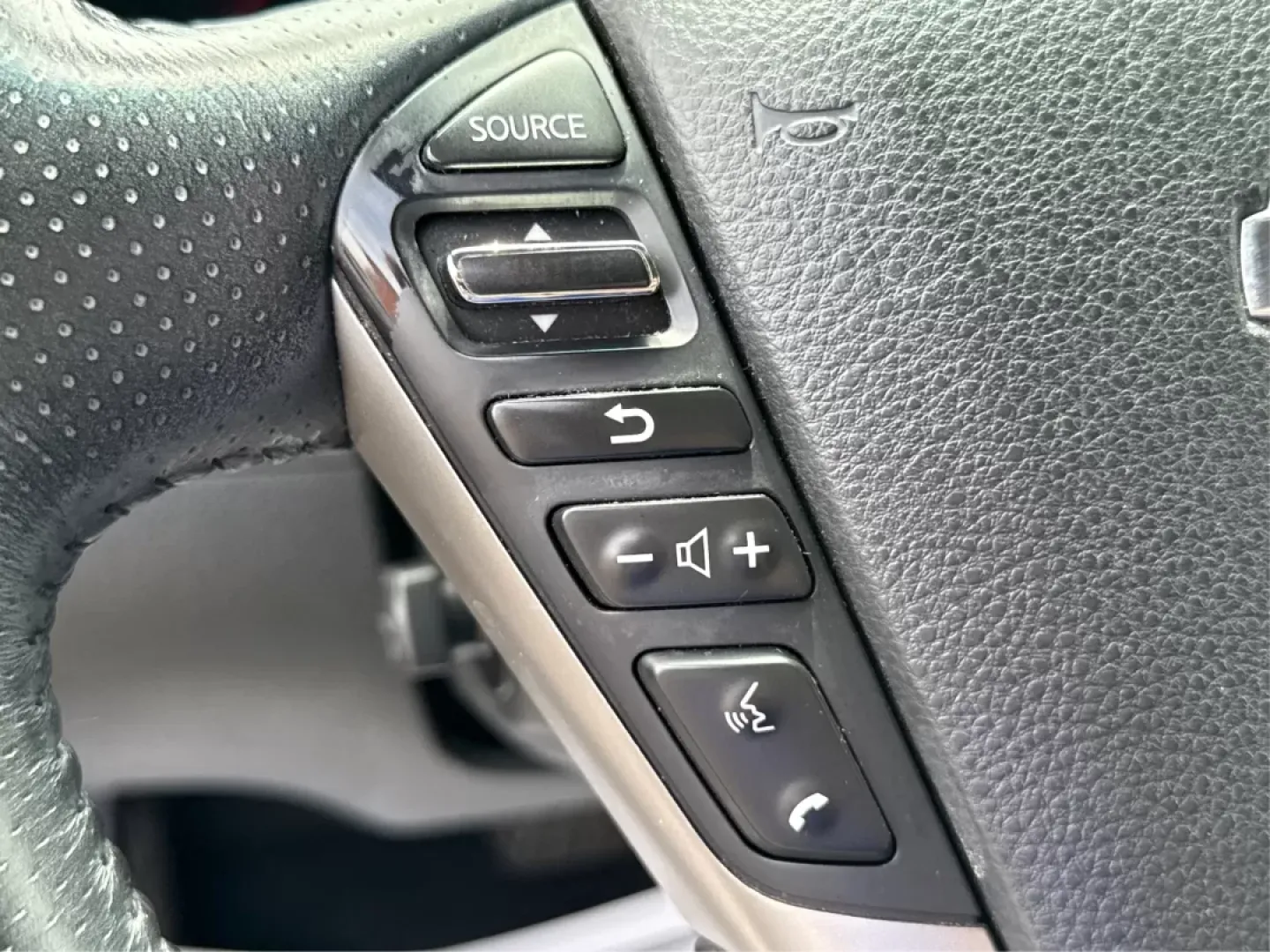 2014 Nissan Murano LE (JN8AZ1MW3EW) with an 3.5L V-6 DOHC engine, located at 1099 N County Rd 25A , Troy, OH, 45373, (937) 908-9800, 40.057079, -84.212883 - **Discover Your Next Adventure in Comfort and Style with the 2014 Nissan Murano LE at Advantage Car and Credit - Troy!**<br /> <br /> Are you in search of a versatile vehicle that can seamlessly transition from daily commutes to weekend adventures? Look no further! The 2014 Nissan Murano LE is desig - Photo#16