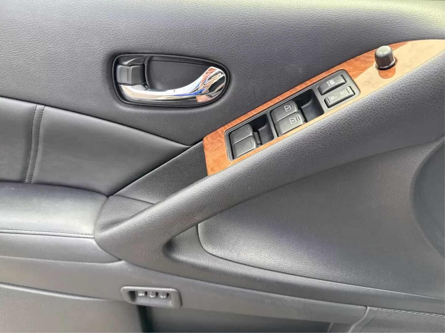 2014 Nissan Murano LE (JN8AZ1MW3EW) with an 3.5L V-6 DOHC engine, located at 1099 N County Rd 25A , Troy, OH, 45373, (937) 908-9800, 40.057079, -84.212883 - **Discover Your Next Adventure in Comfort and Style with the 2014 Nissan Murano LE at Advantage Car and Credit - Troy!**<br /> <br /> Are you in search of a versatile vehicle that can seamlessly transition from daily commutes to weekend adventures? Look no further! The 2014 Nissan Murano LE is desig - Photo#19