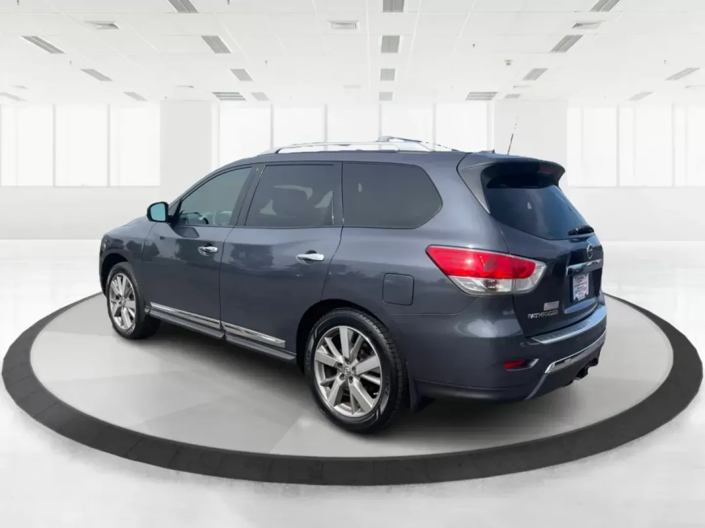 2014 Nissan Pathfinder Platinum (5N1AR2MM6EC) with an 3.5L V-6 DOHC engine, located at 880 E. National Road, Vandalia, OH, 45377, (937) 908-9800, 39.891918, -84.183594 - Third Row - Photo#4