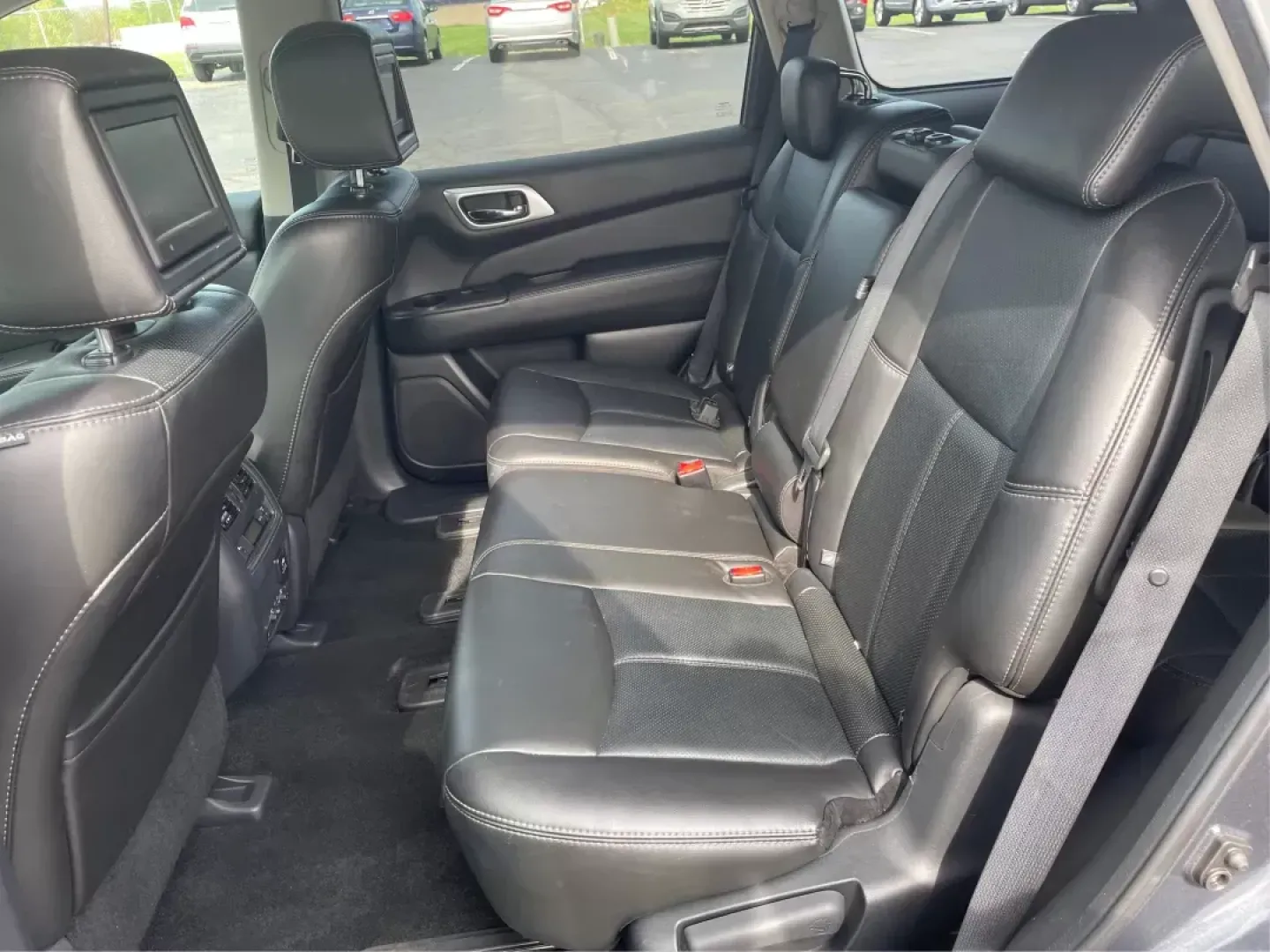 2014 Nissan Pathfinder Platinum (5N1AR2MM6EC) with an 3.5L V-6 DOHC engine, located at 880 E. National Road, Vandalia, OH, 45377, (937) 908-9800, 39.891918, -84.183594 - Third Row - Photo#9