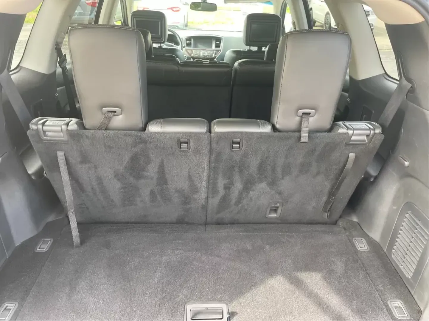 2014 Nissan Pathfinder Platinum (5N1AR2MM6EC) with an 3.5L V-6 DOHC engine, located at 880 E. National Road, Vandalia, OH, 45377, (937) 908-9800, 39.891918, -84.183594 - Third Row - Photo#11