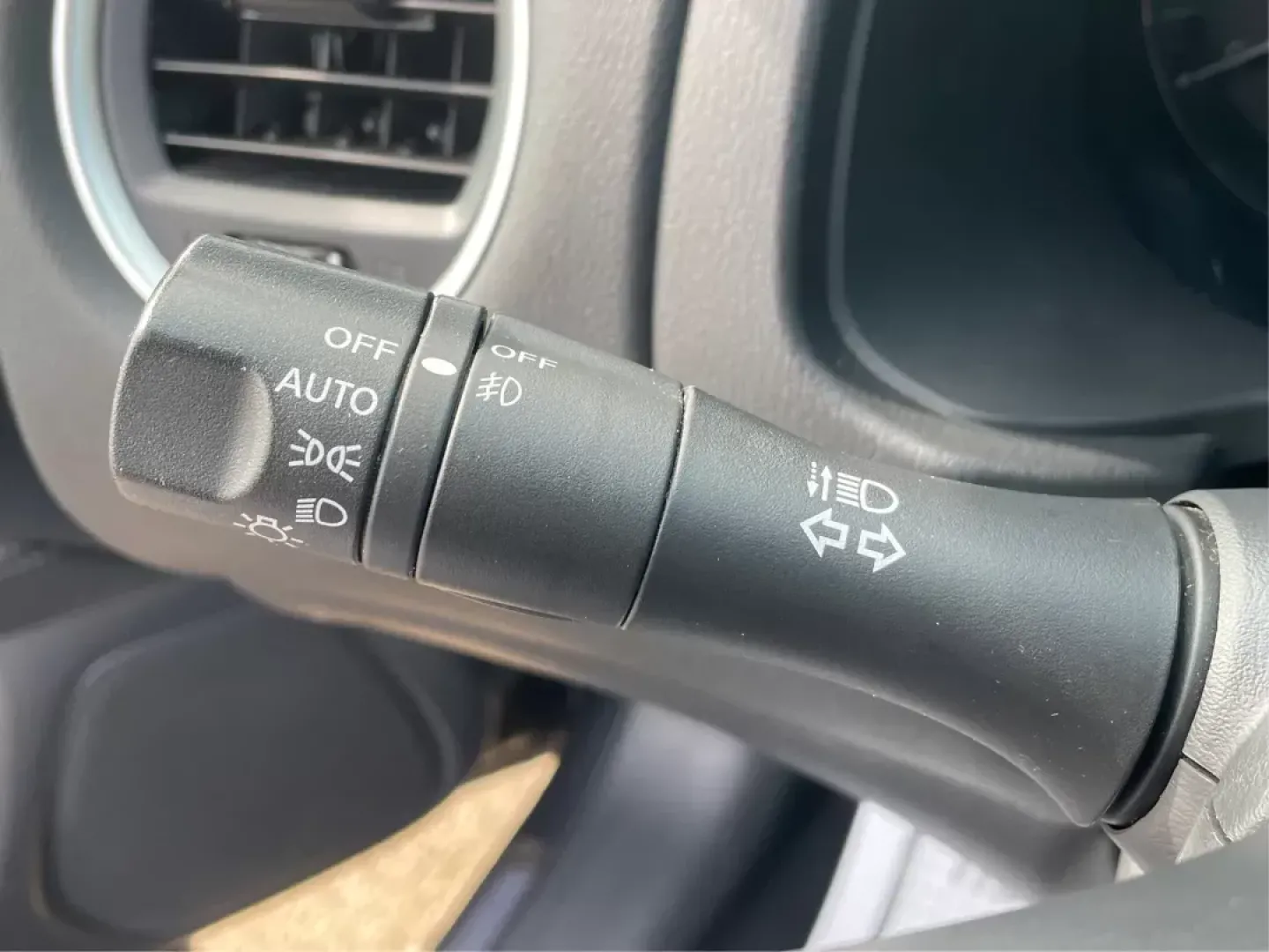 2014 Nissan Pathfinder Platinum (5N1AR2MM6EC) with an 3.5L V-6 DOHC engine, located at 880 E. National Road, Vandalia, OH, 45377, (937) 908-9800, 39.891918, -84.183594 - Third Row - Photo#16
