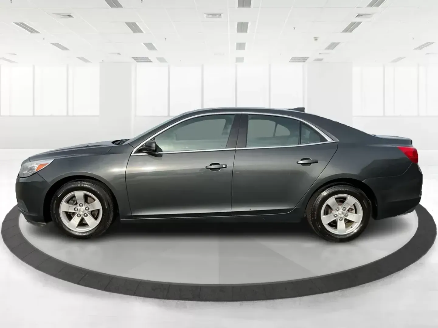 2015 Chevrolet Malibu 1LT (1G11C5SL4FF) with an ECOTEC 2.5L I-4 gasoline direct injection engine, located at 1184 Kauffman Ave, Fairborn, OH, 45324, (937) 908-9800, 39.807072, -84.030914 - **Unleash Your Daily Commute with the 2015 Chevrolet Malibu 1LT in Fairborn, OH!**<br /> <br /> Are you tired of long commutes and looking for a reliable, stylish sedan that fits your lifestyle without breaking the bank? Look no further! The 2015 Chevrolet Malibu 1LT, available at Advantage Car and - Photo#5
