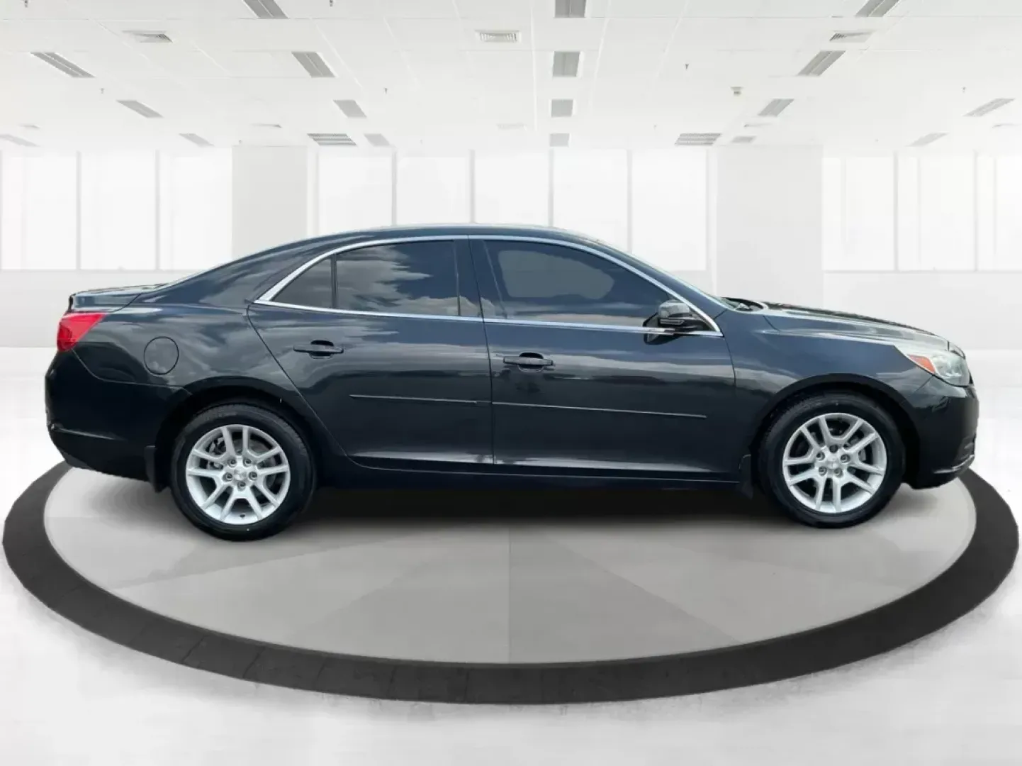 2015 Chevrolet Malibu 1LT (1G11C5SL6FF) with an ECOTEC 2.5L I-4 gasoline direct injection engine, located at 4508 South Dixie Dr, Moraine, OH, 45439, (937) 908-9800, 39.689976, -84.218452 - **Elevate Your Daily Drive with the 2015 Chevrolet Malibu 1LT at Advantage Car and Credit!** <br /> <br /> Are you looking for a vehicle that combines style, comfort, and reliability? The 2015 Chevrolet Malibu 1LT is the perfect sedan for everyone from busy professionals to growing families. With it - Photo#1