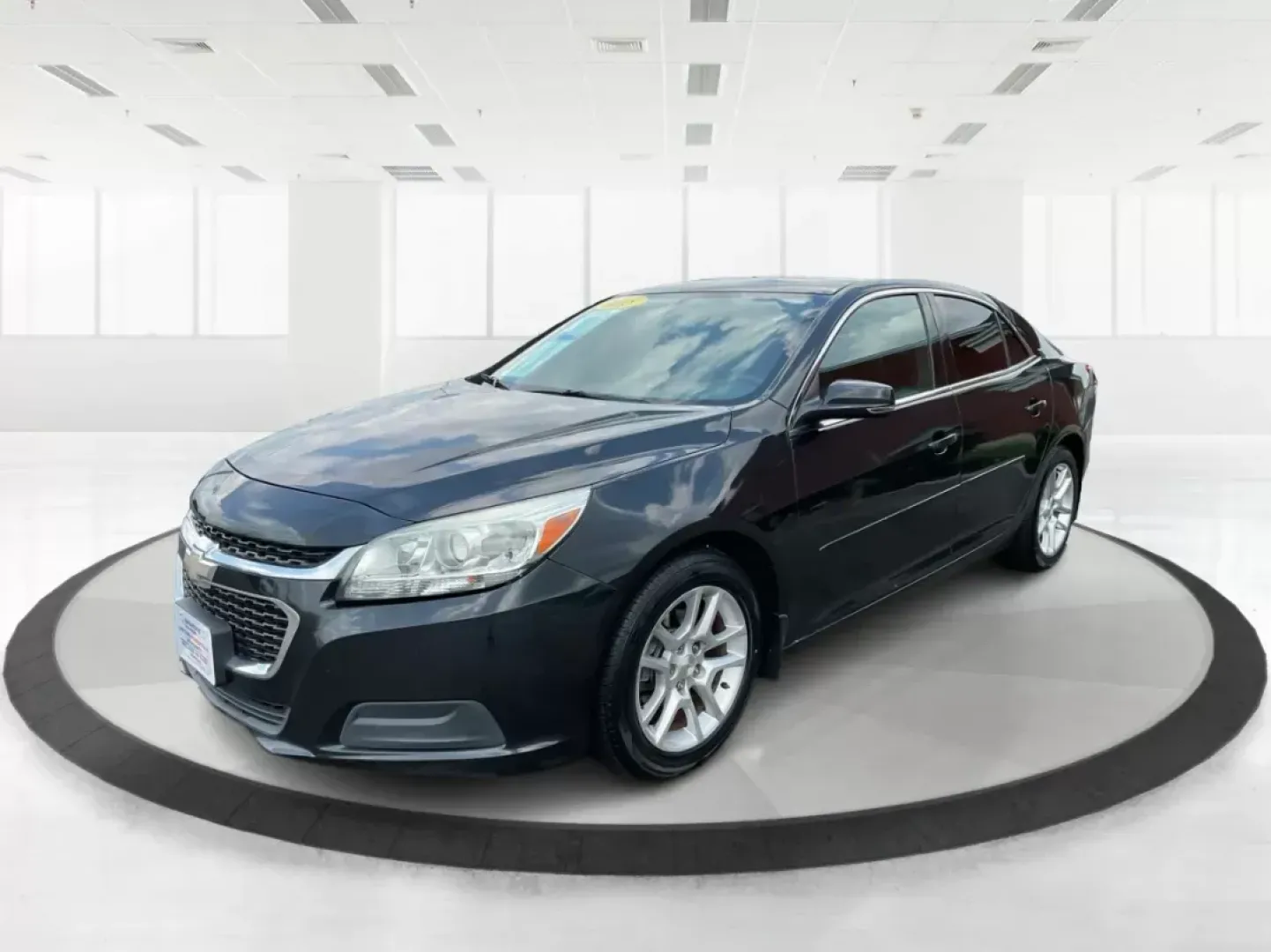 2015 Chevrolet Malibu 1LT (1G11C5SL6FF) with an ECOTEC 2.5L I-4 gasoline direct injection engine, located at 4508 South Dixie Dr, Moraine, OH, 45439, (937) 908-9800, 39.689976, -84.218452 - **Elevate Your Daily Drive with the 2015 Chevrolet Malibu 1LT at Advantage Car and Credit!** <br /> <br /> Are you looking for a vehicle that combines style, comfort, and reliability? The 2015 Chevrolet Malibu 1LT is the perfect sedan for everyone from busy professionals to growing families. With it - Photo#7