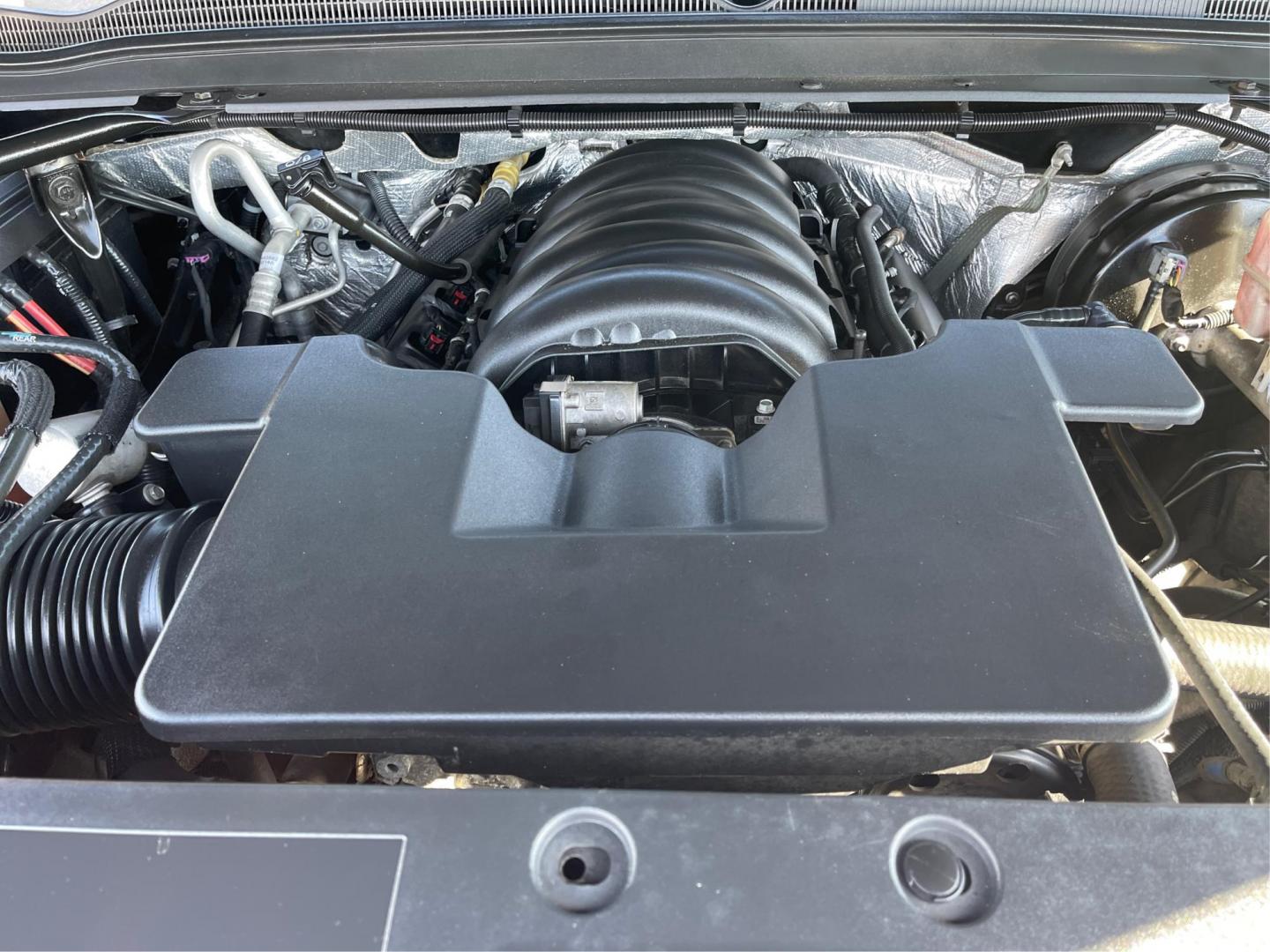 2015 Chevrolet Tahoe LT (1GNSKBKC1FR) with an Other engine, located at 1230 East Main St, Xenia, OH, 45385, (937) 908-9800, 39.688026, -83.910172 - Third Row - Photo#10