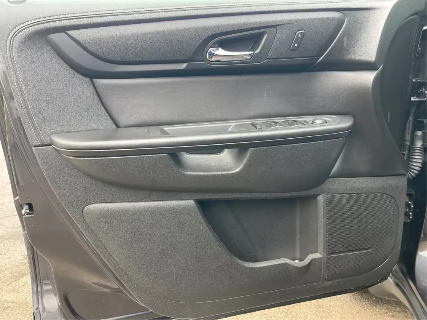 2015 Chevrolet Traverse 1LT (1GNKVGKD8FJ) with an 3.6L V-6 gasoline direct injection engine, located at 4508 South Dixie Dr, Moraine, OH, 45439, (937) 908-9800, 39.689976, -84.218452 - Third Row - Photo#18