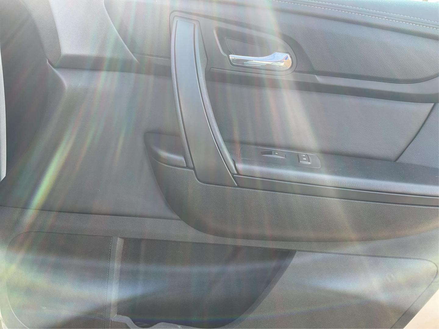 2015 Chevrolet Traverse 1LT (1GNKVGKD9FJ) with an 3.6L V-6 gasoline direct injection engine, located at 401 Woodman Dr, Riverside, OH, 45431, (937) 908-9800, 39.760899, -84.123421 - 2015 Chevrolet Traverse 1LT - Photo#18