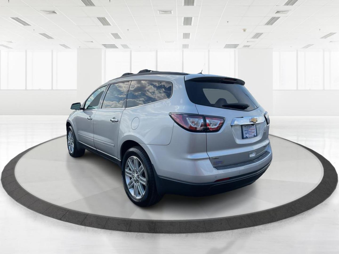 2015 Chevrolet Traverse 1LT (1GNKVGKD9FJ) with an 3.6L V-6 gasoline direct injection engine, located at 401 Woodman Dr, Riverside, OH, 45431, (937) 908-9800, 39.760899, -84.123421 - 2015 Chevrolet Traverse 1LT - Photo#4