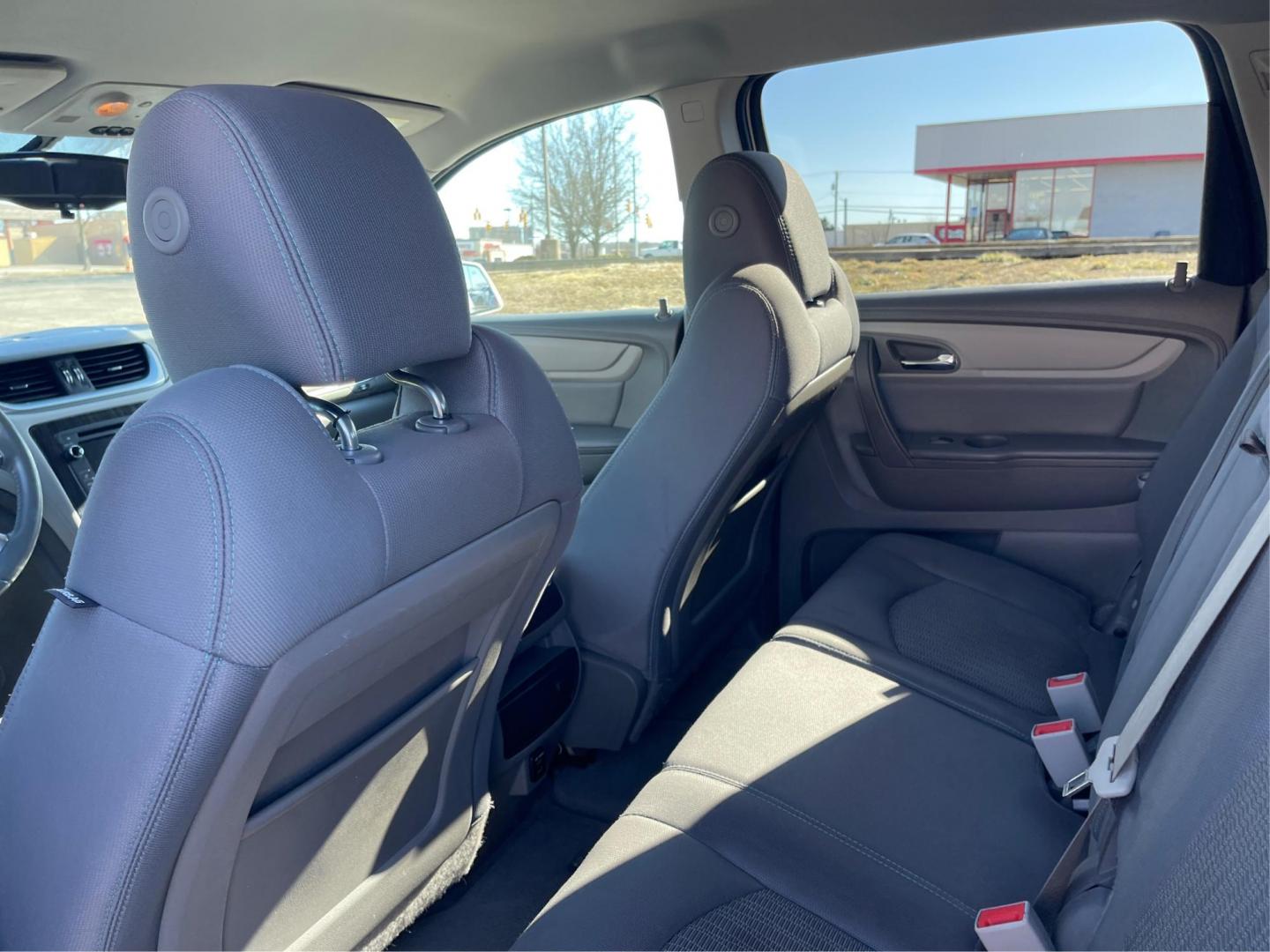 2015 Chevrolet Traverse LT (1GNKVGKD0FJ) with an Other engine, located at 1230 East Main St, Xenia, OH, 45385, (937) 908-9800, 39.688026, -83.910172 - 2015 Chevrolet Traverse LT - Photo#9