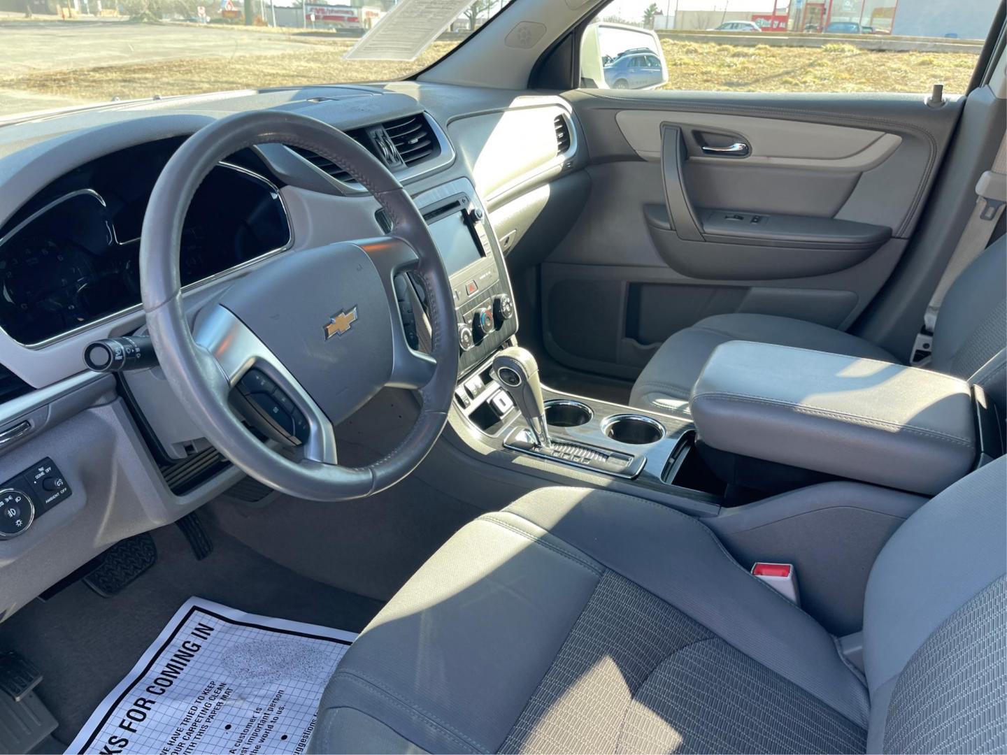 2015 Chevrolet Traverse LT (1GNKVGKD0FJ) with an Other engine, located at 1230 East Main St, Xenia, OH, 45385, (937) 908-9800, 39.688026, -83.910172 - 2015 Chevrolet Traverse LT - Photo#8