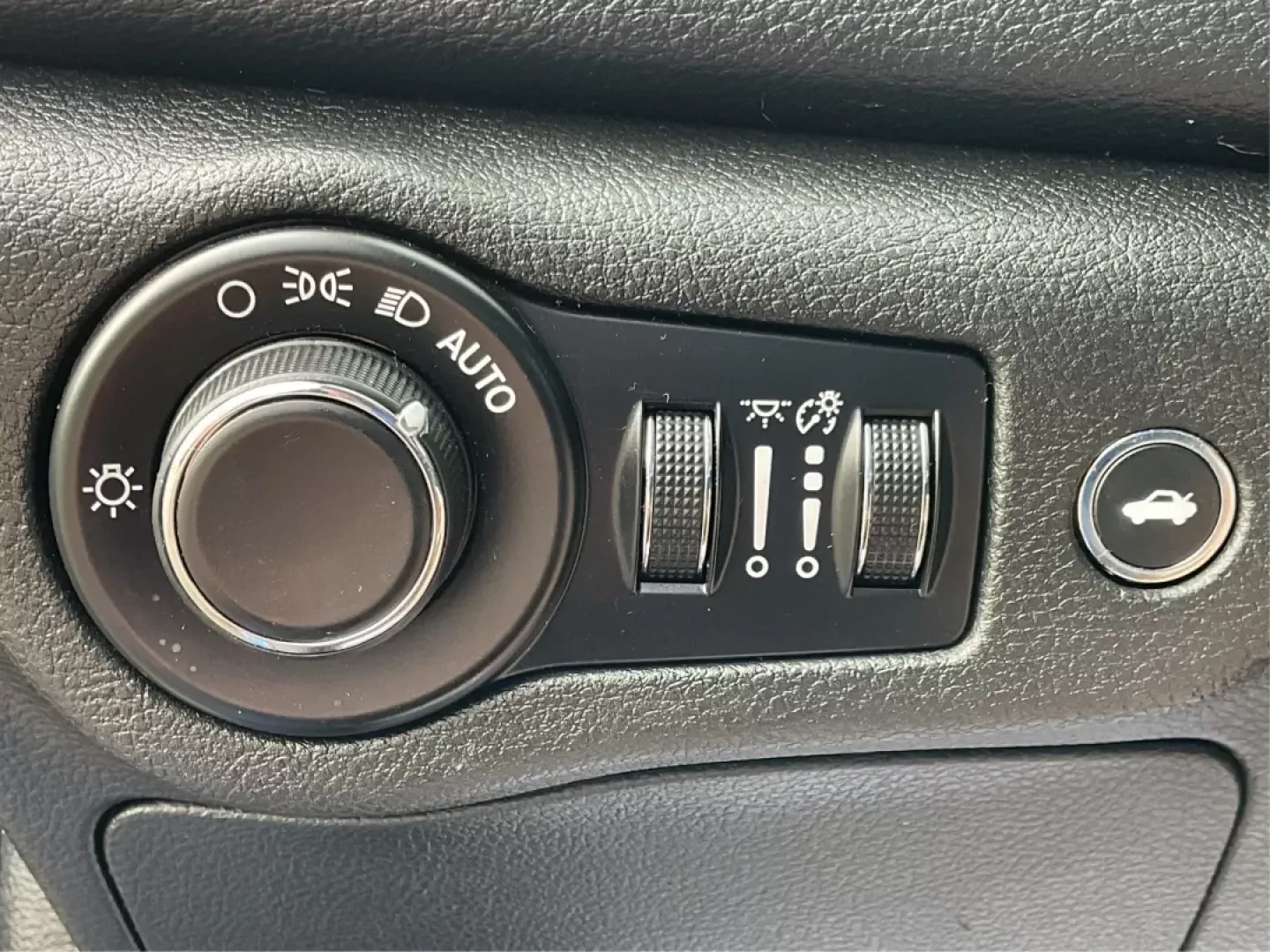 2015 Chrysler 200 Limited (1C3CCCAB1FN) with an Other engine, located at 880 E. National Road, Vandalia, OH, 45377, (937) 908-9800, 39.891918, -84.183594 - **Explore the Open Road with Comfort and Style in a 2015 Chrysler 200 Limited** <br /> <br /> Are you ready to elevate your daily commutes or weekend getaways? This 2015 Chrysler 200 Limited, available at Advantage Car and Credit in Fairborn, OH, is the perfect sedan for both city driving and long t - Photo#17