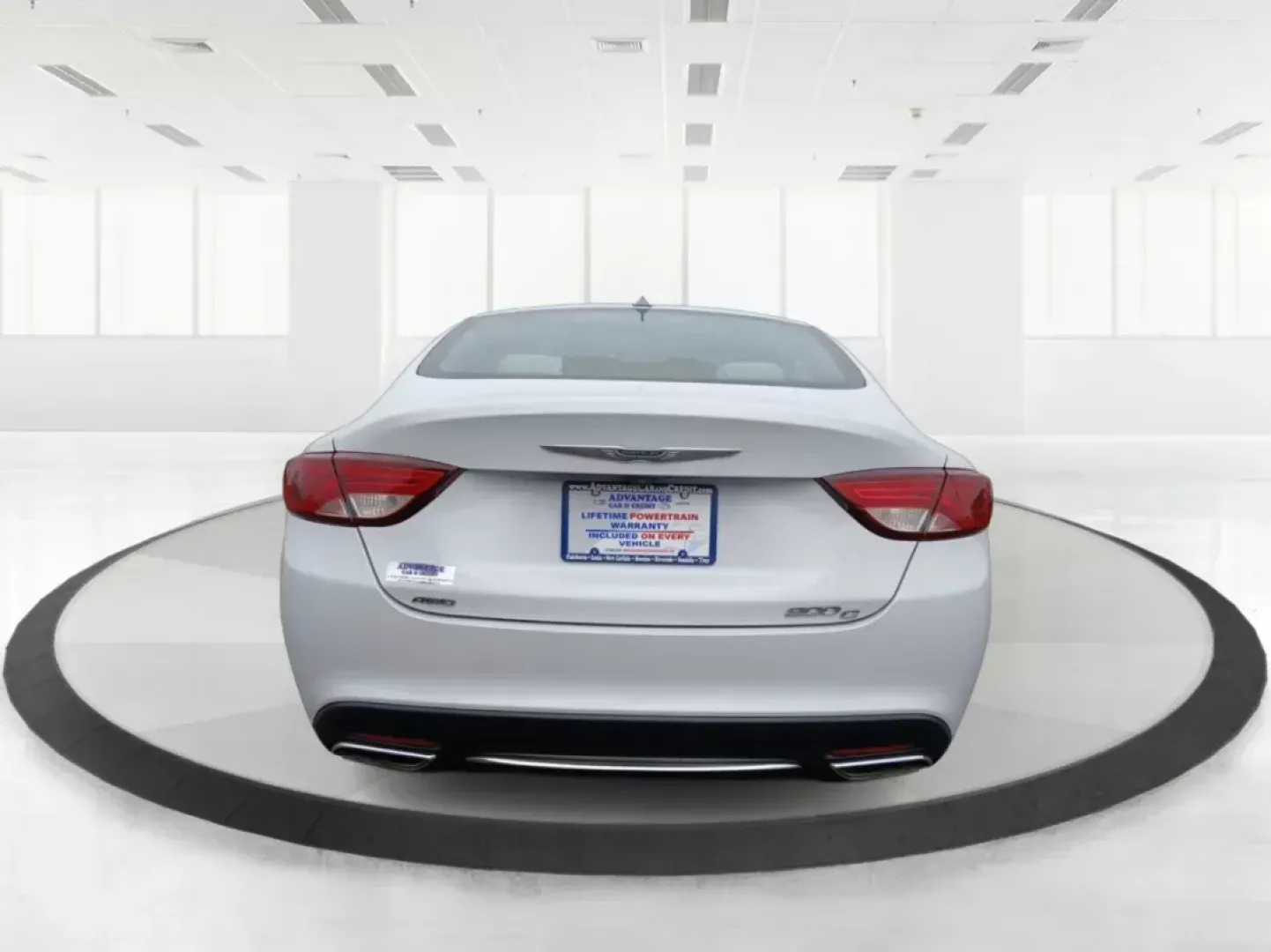 2015 Chrysler 200 C AWD (1C3CCCEG3FN) with an 3.6L V6 DOHC 24V FFV engine, 9-Speed Automatic transmission, located at 1184 Kauffman Ave, Fairborn, OH, 45324, (937) 908-9800, 39.807072, -84.030914 - 2015 Chrysler 200 C AWD - Photo#3