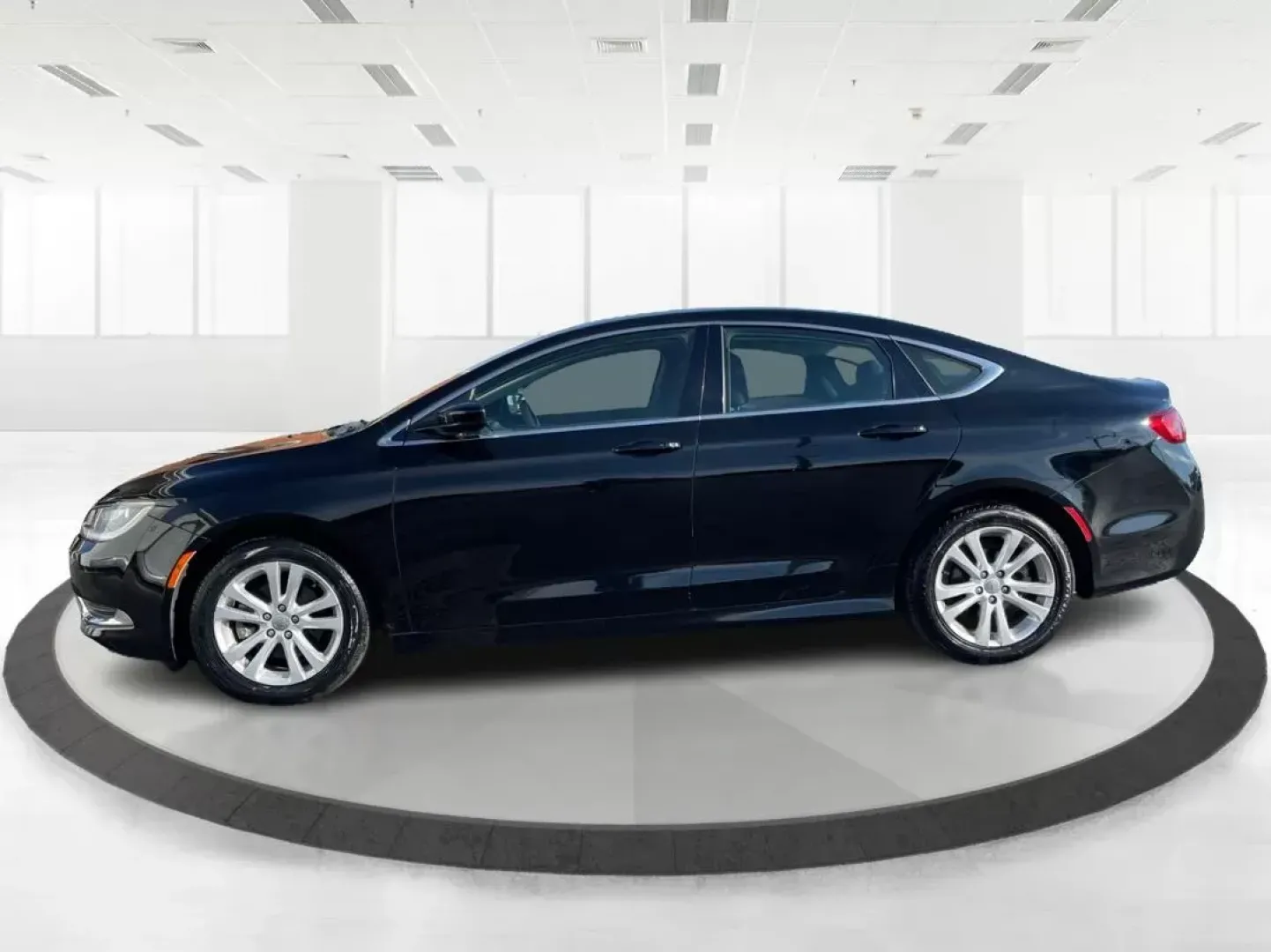 2015 Chrysler 200 Limited (1C3CCCAB8FN) with an Other engine, located at 1184 Kauffman Ave, Fairborn, OH, 45324, (937) 908-9800, 39.807072, -84.030914 - 2015 Chrysler 200 Limited - Photo#5