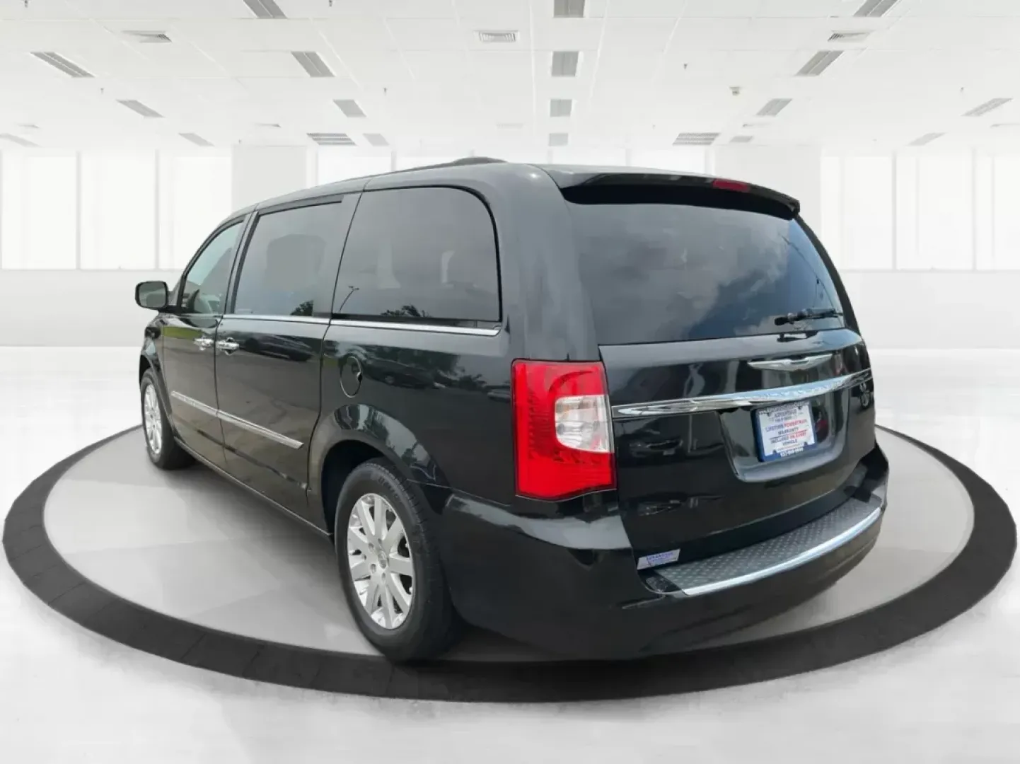 2015 Chrysler Town and Country Touring (2C4RC1BG2FR) with an 3.6L V-6 DOHC engine, located at 4508 South Dixie Dr, Moraine, OH, 45439, (937) 908-9800, 39.689976, -84.218452 - 2015 Chrysler Town and Country Touring - Photo#4