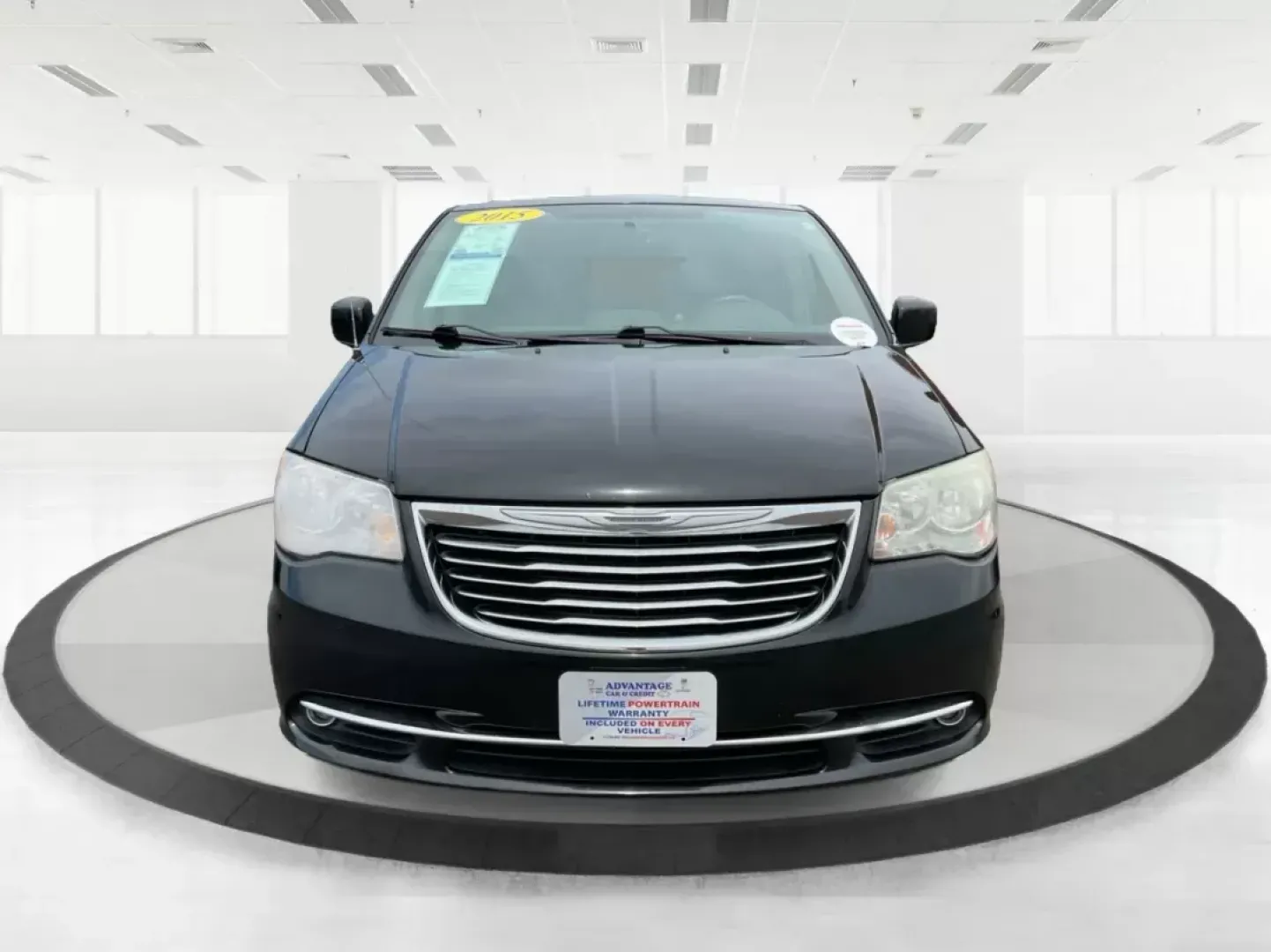 2015 Chrysler Town and Country Touring (2C4RC1BG2FR) with an 3.6L V-6 DOHC engine, located at 4508 South Dixie Dr, Moraine, OH, 45439, (937) 908-9800, 39.689976, -84.218452 - 2015 Chrysler Town and Country Touring - Photo#6
