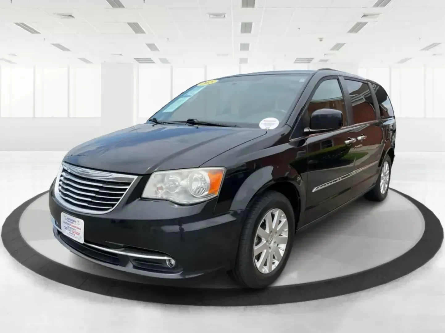 2015 Chrysler Town and Country Touring (2C4RC1BG2FR) with an 3.6L V-6 DOHC engine, located at 4508 South Dixie Dr, Moraine, OH, 45439, (937) 908-9800, 39.689976, -84.218452 - 2015 Chrysler Town and Country Touring - Photo#7