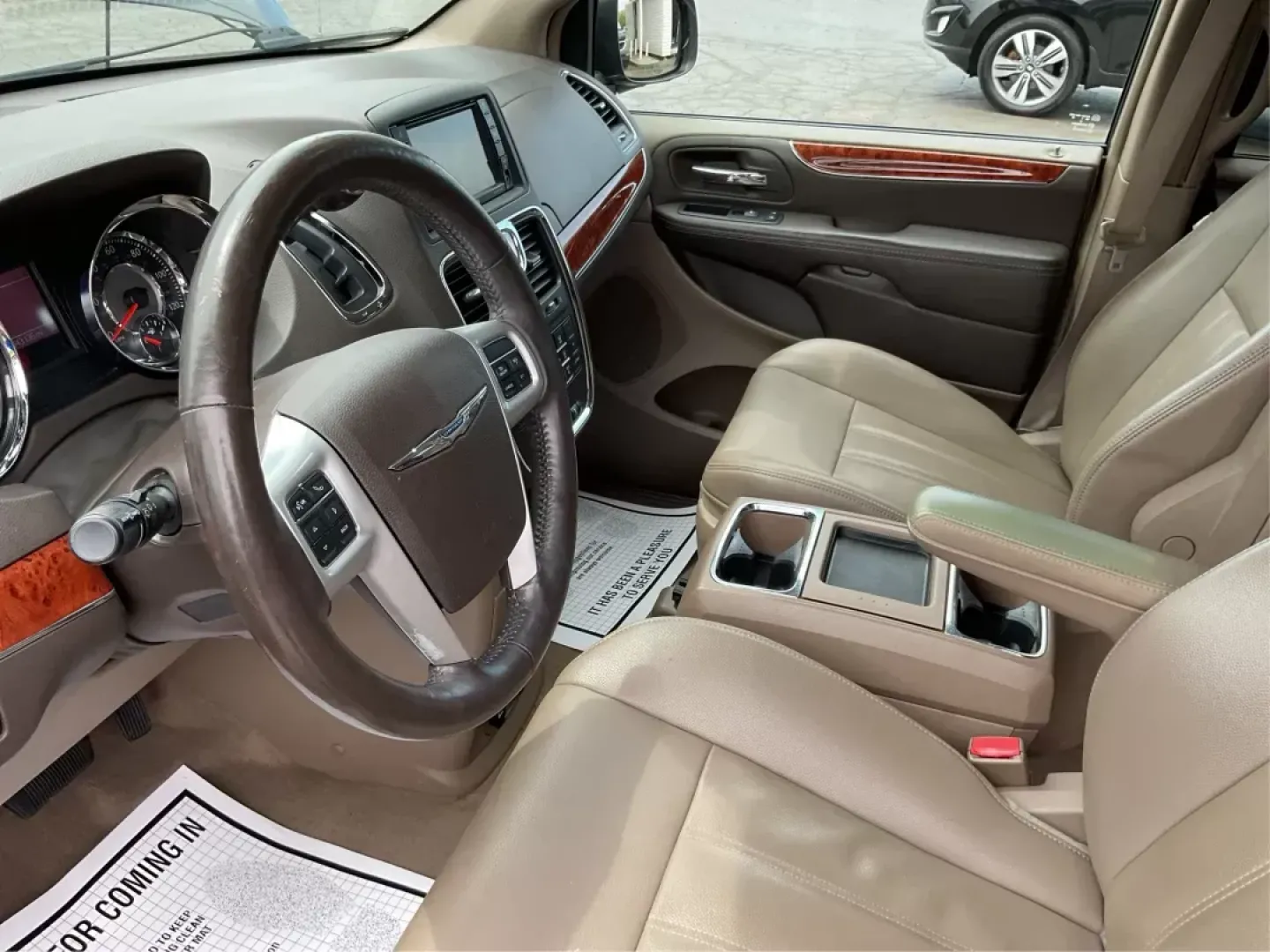 2015 Chrysler Town and Country Touring (2C4RC1BG2FR) with an 3.6L V-6 DOHC engine, located at 4508 South Dixie Dr, Moraine, OH, 45439, (937) 908-9800, 39.689976, -84.218452 - 2015 Chrysler Town and Country Touring - Photo#8