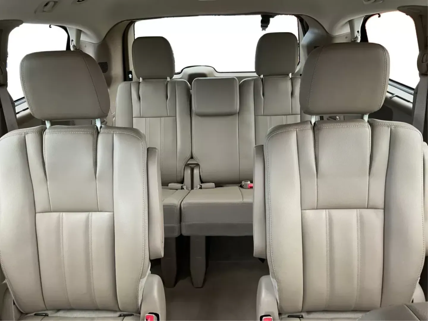 2015 Chrysler Town and Country Touring (2C4RC1BG2FR) with an 3.6L V-6 DOHC engine, located at 4508 South Dixie Dr, Moraine, OH, 45439, (937) 908-9800, 39.689976, -84.218452 - 2015 Chrysler Town and Country Touring - Photo#13
