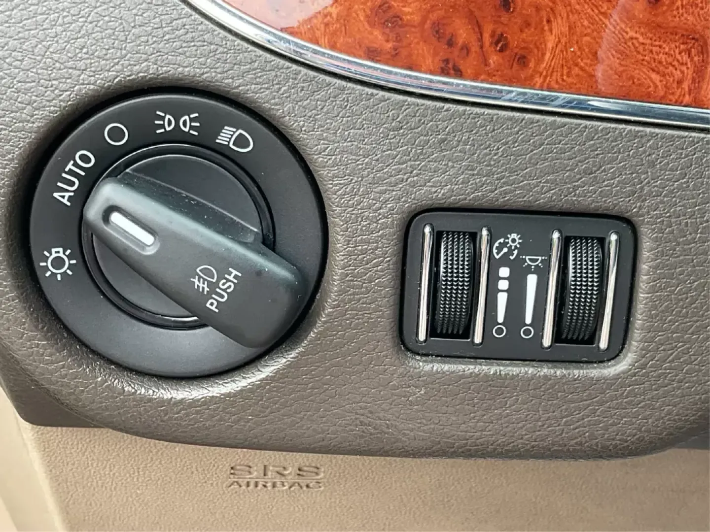 2015 Chrysler Town and Country Touring (2C4RC1BG2FR) with an 3.6L V-6 DOHC engine, located at 4508 South Dixie Dr, Moraine, OH, 45439, (937) 908-9800, 39.689976, -84.218452 - 2015 Chrysler Town and Country Touring - Photo#16