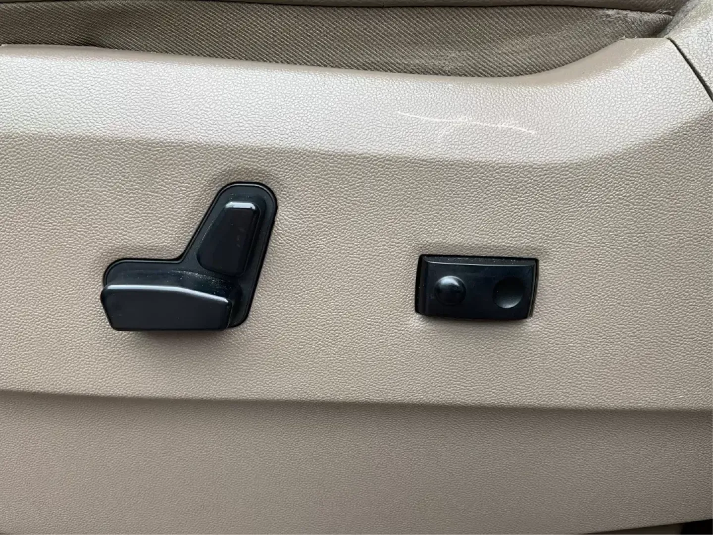 2015 Chrysler Town and Country Touring (2C4RC1BG2FR) with an 3.6L V-6 DOHC engine, located at 4508 South Dixie Dr, Moraine, OH, 45439, (937) 908-9800, 39.689976, -84.218452 - 2015 Chrysler Town and Country Touring - Photo#17