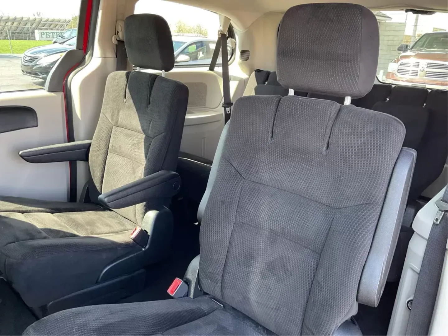 2015 Dodge Grand Caravan SE (2C4RDGBG9FR) with an 3.6L V-6 DOHC engine, located at 401 Woodman Dr, Riverside, OH, 45431, (937) 908-9800, 39.760899, -84.123421 - **Explore Life's Journeys with the 2015 Dodge Grand Caravan SE at Advantage Car and Credit!**<br /> <br /> Are you ready to elevate your family adventures, weekend getaways, or daily commutes? The 2015 Dodge Grand Caravan SE is your perfect companion, designed for versatility and comfort. Priced com - Photo#9