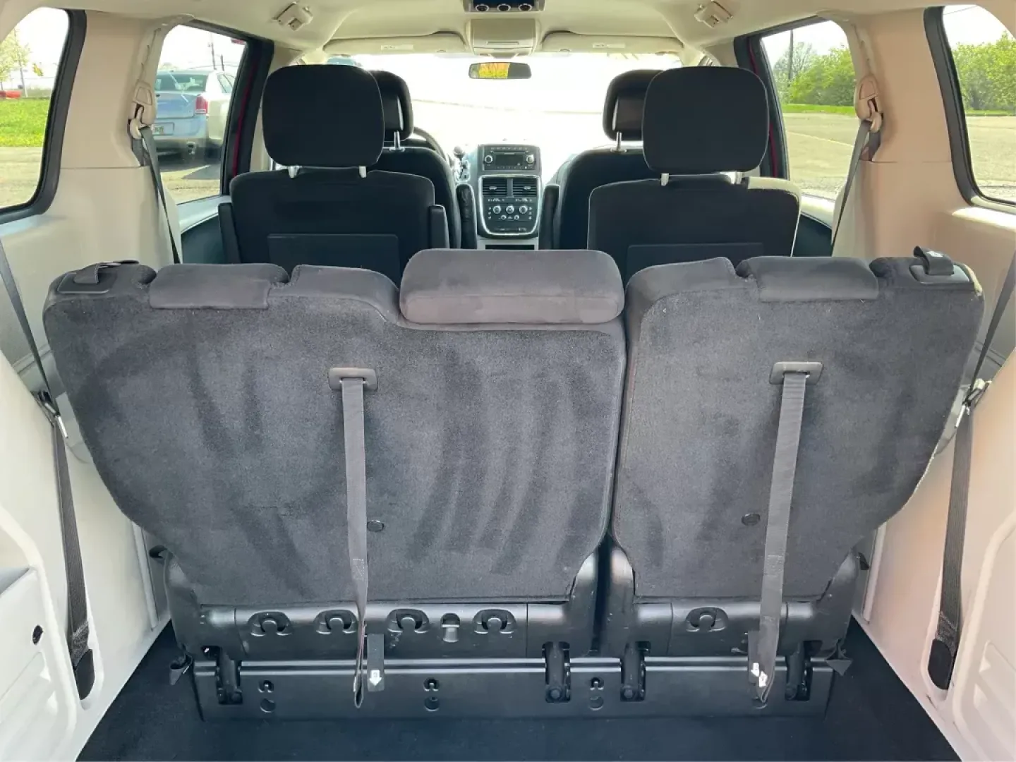 2015 Dodge Grand Caravan SE (2C4RDGBG9FR) with an 3.6L V-6 DOHC engine, located at 401 Woodman Dr, Riverside, OH, 45431, (937) 908-9800, 39.760899, -84.123421 - **Explore Life's Journeys with the 2015 Dodge Grand Caravan SE at Advantage Car and Credit!**<br /> <br /> Are you ready to elevate your family adventures, weekend getaways, or daily commutes? The 2015 Dodge Grand Caravan SE is your perfect companion, designed for versatility and comfort. Priced com - Photo#11