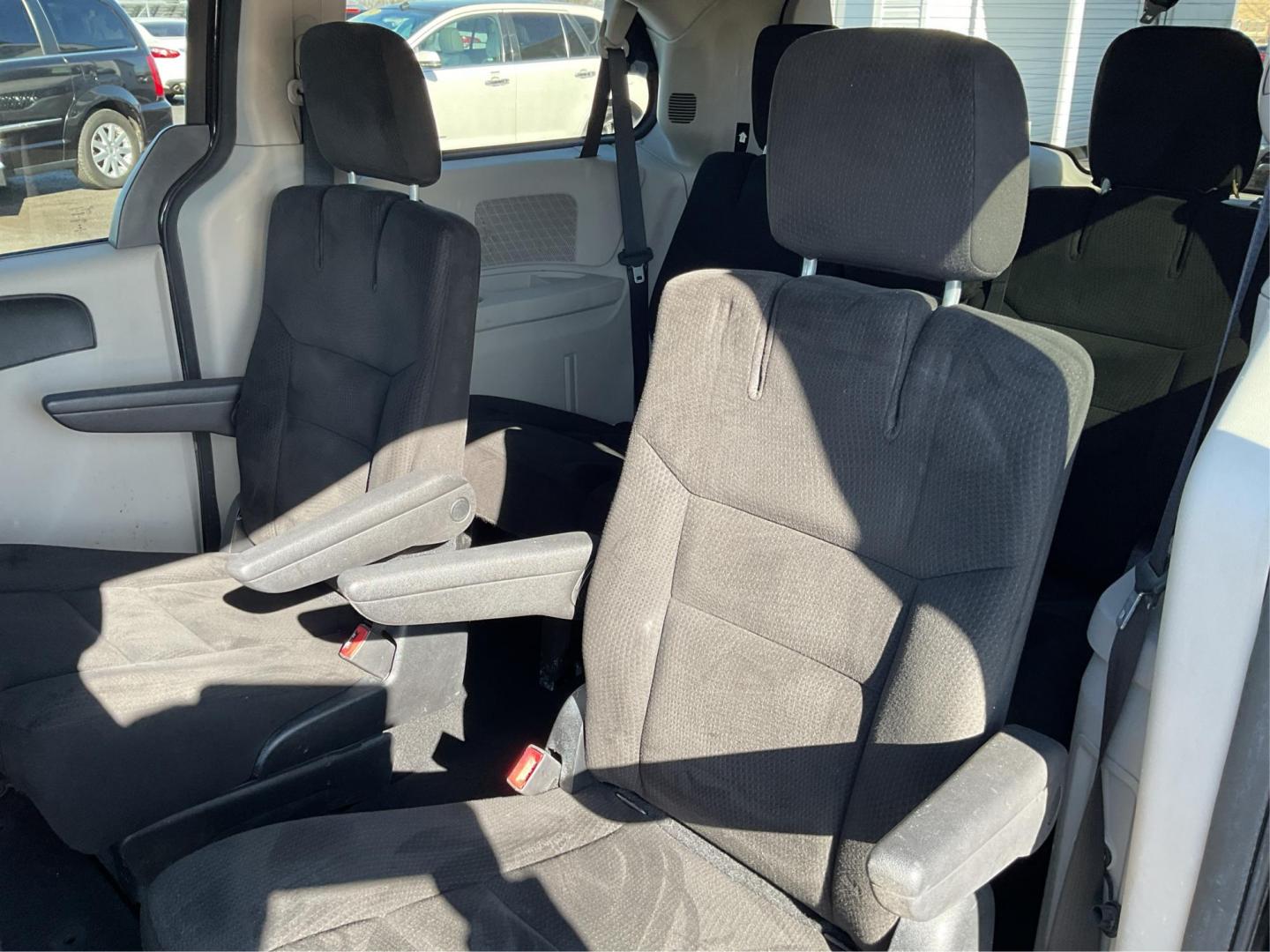 2015 Dodge Grand Caravan SXT (2C4RDGCG0FR) with an 3.6L V-6 DOHC engine, located at 8750 N County Rd 25A, Piqua, OH, 45356, (937) 908-9800, 40.164391, -84.232513 - 2015 Dodge Grand Caravan SXT - Photo#9