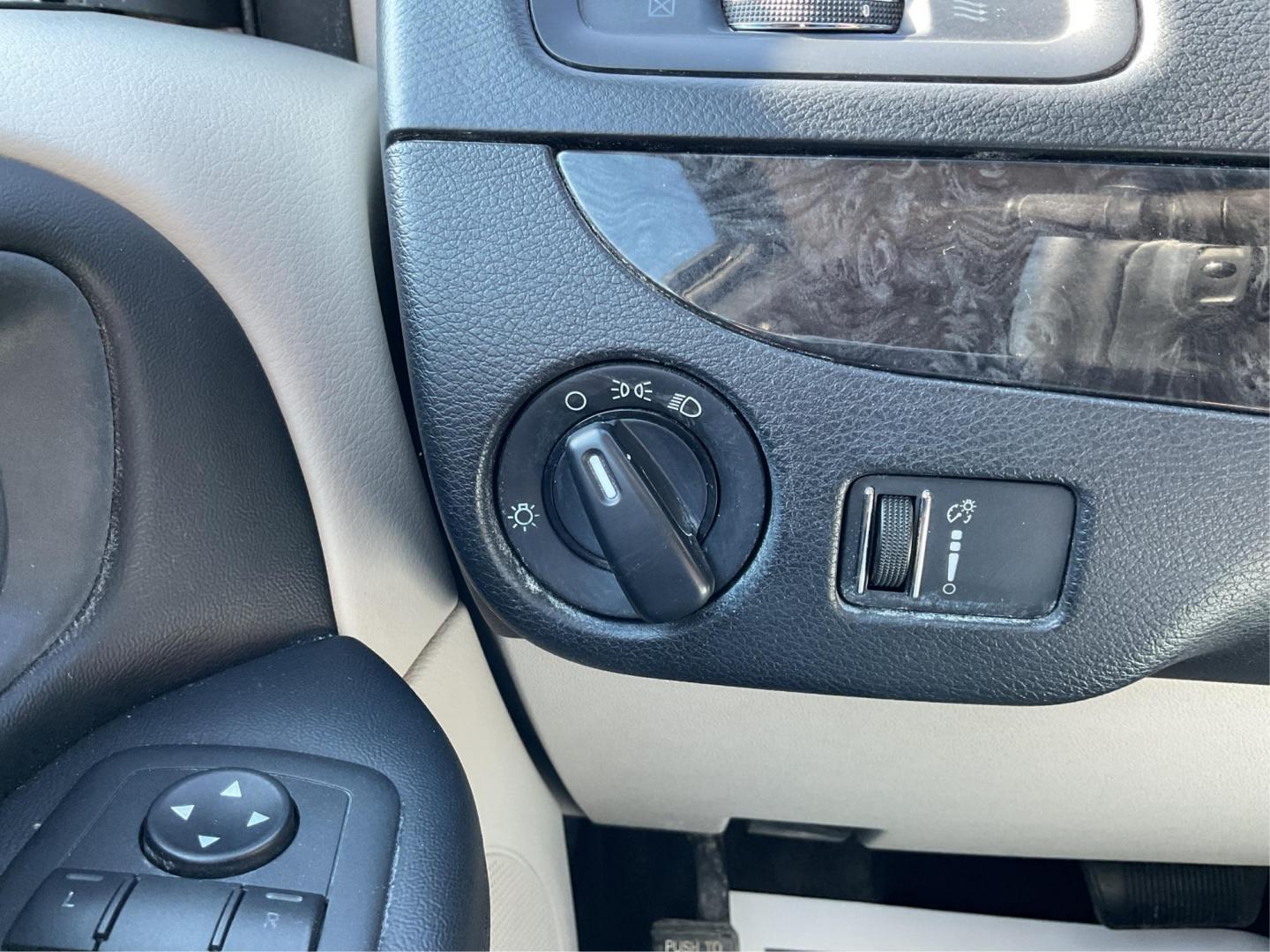 2015 Dodge Grand Caravan SXT (2C4RDGCG0FR) with an 3.6L V-6 DOHC engine, located at 8750 N County Rd 25A, Piqua, OH, 45356, (937) 908-9800, 40.164391, -84.232513 - 2015 Dodge Grand Caravan SXT - Photo#16